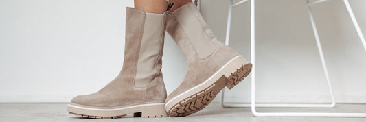 Beige chelsea boots: how to wear them?
