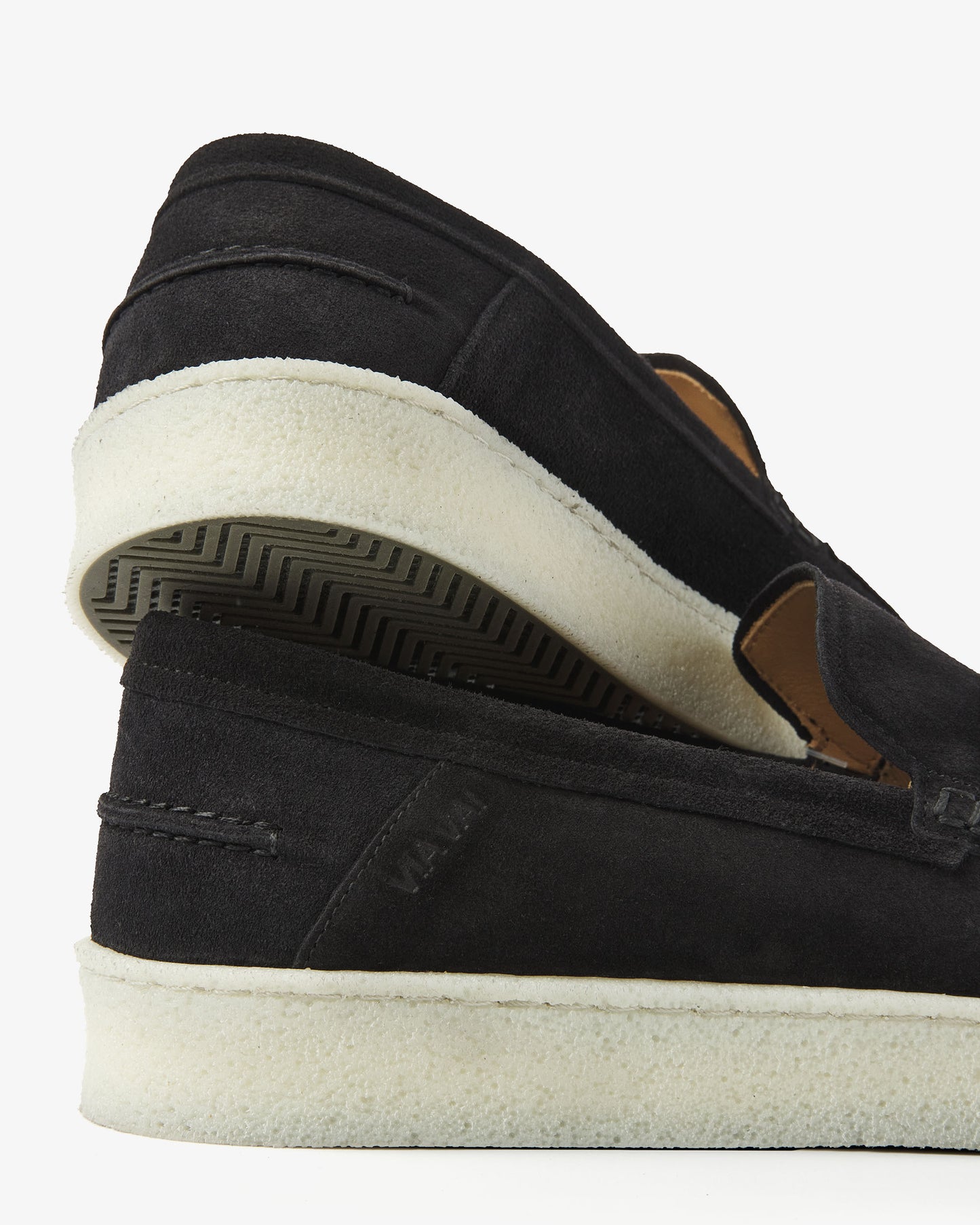 VIA VAI zwarte suède heren loafers Zane Tyler, detailfoto.