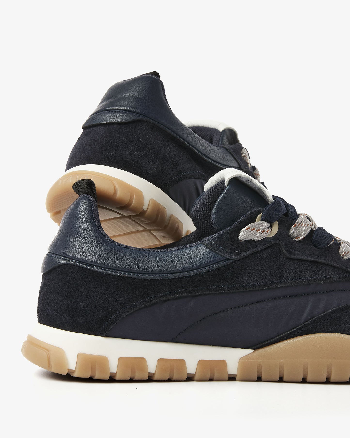 VIA VAI Frenkie Aaron blauwe sneakers heren – detail van materiaalstructuur in leer en suède