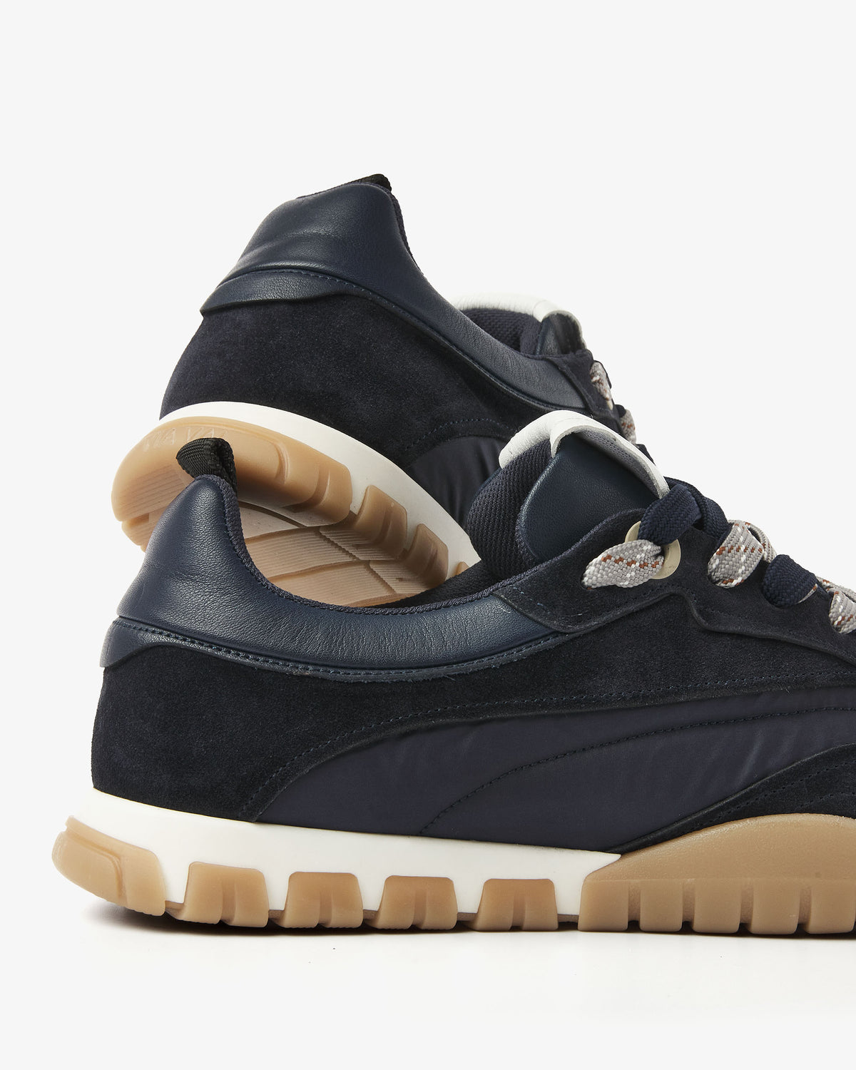 VIA VAI Frenkie Aaron blauwe sneakers heren – detail van materiaalstructuur in leer en suède