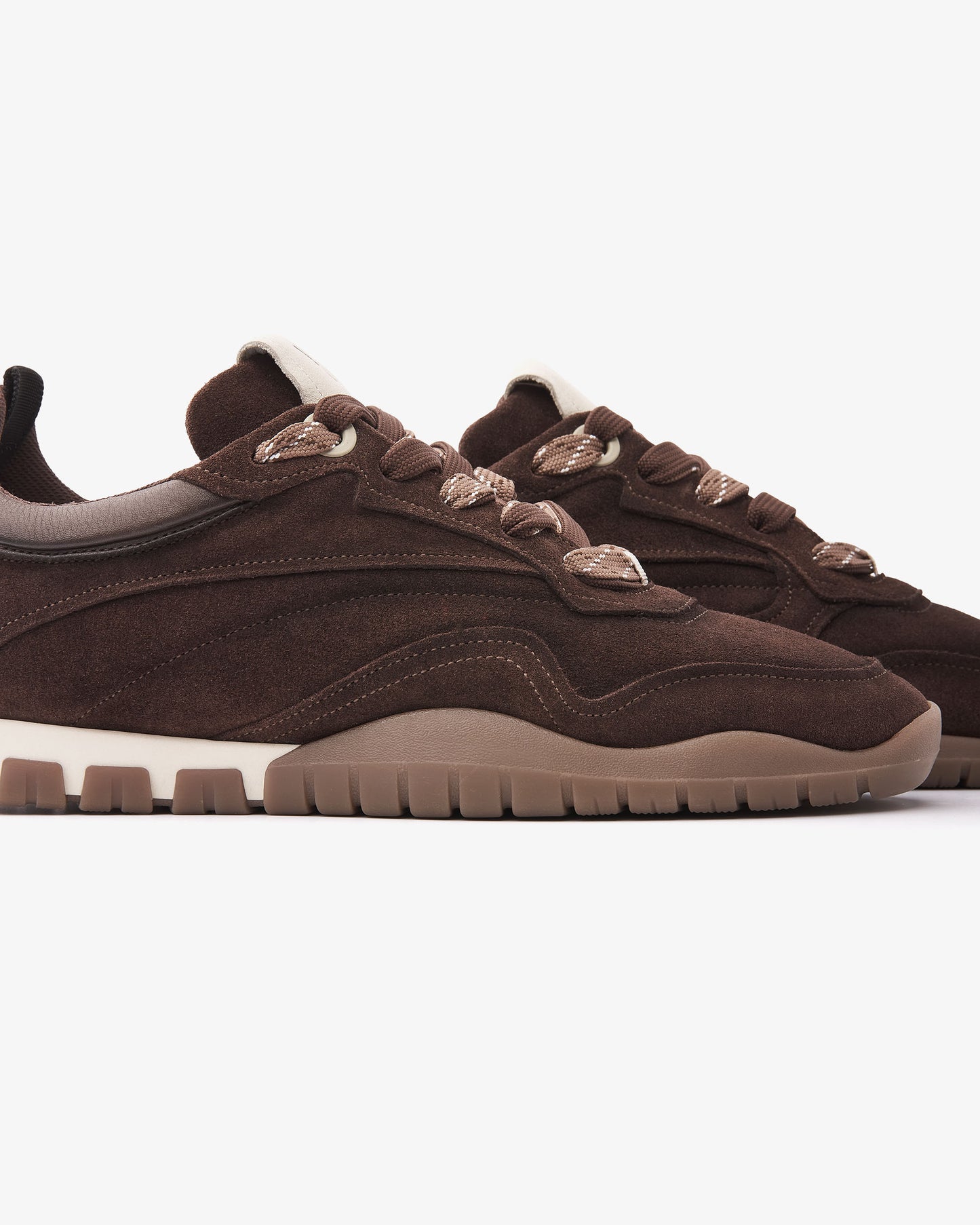 VIA VAI Frenkie Aaron bruine sneakers heren – detail van materiaalstructuur in leer en suède