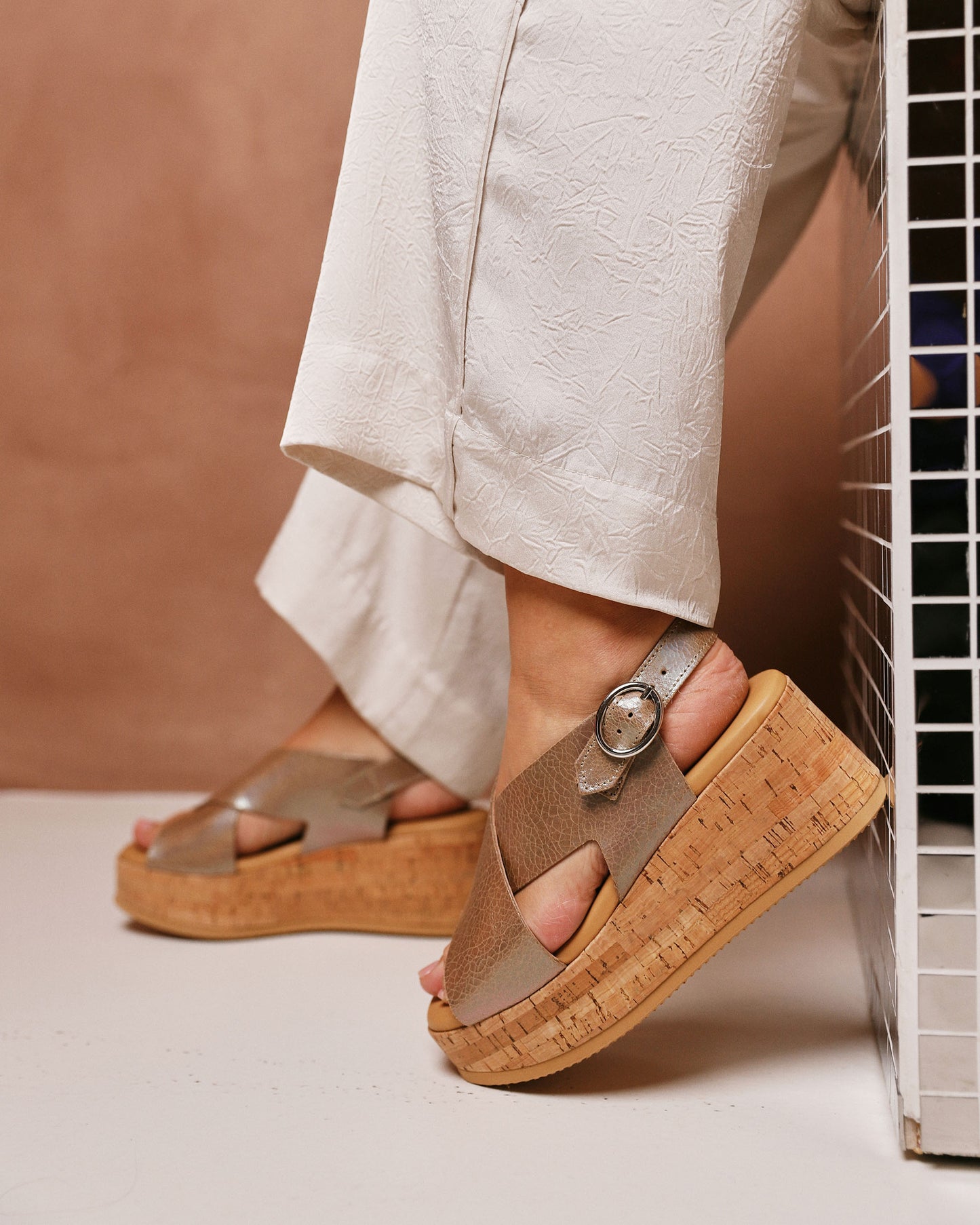 VIA VAI Sissel Raise metallic platform sandalen dames