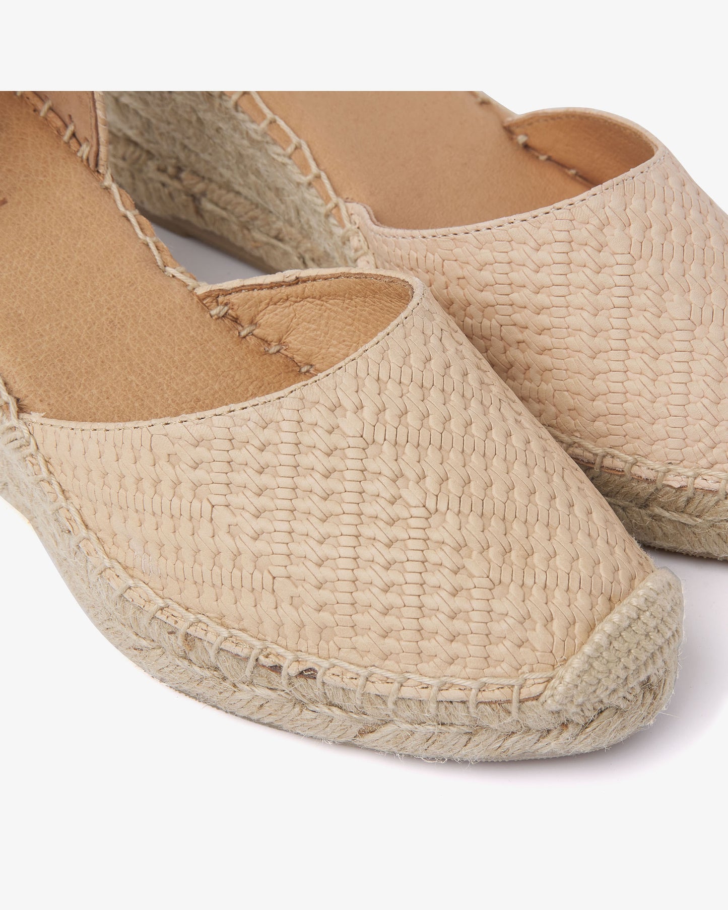 VIA VAI Flora Braid beige espadrilles dames – detail van materiaalstructuur in leer