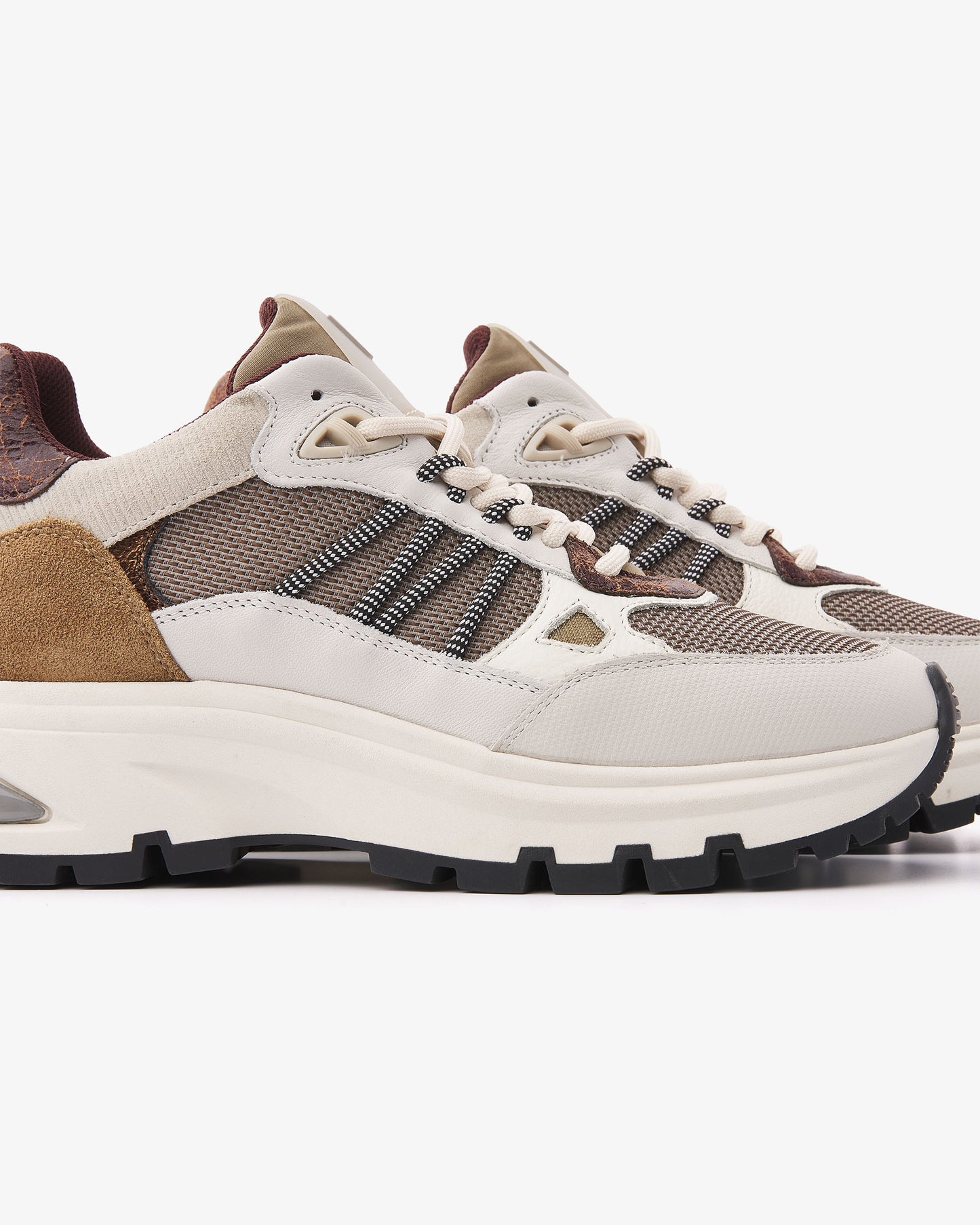 VIA VAI Liz Dae beige chunky sneakers dames – detail van materiaalstructuur in leer en suède