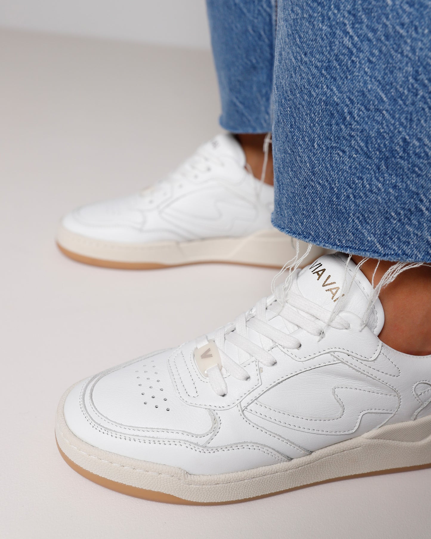 Dames sneaker van leer in wit - model Sam Levi