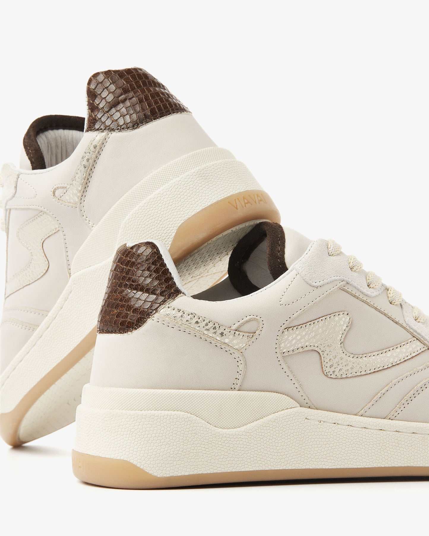 VIA VAI Sam Levi beige leren sneakers dames, detailfoto.