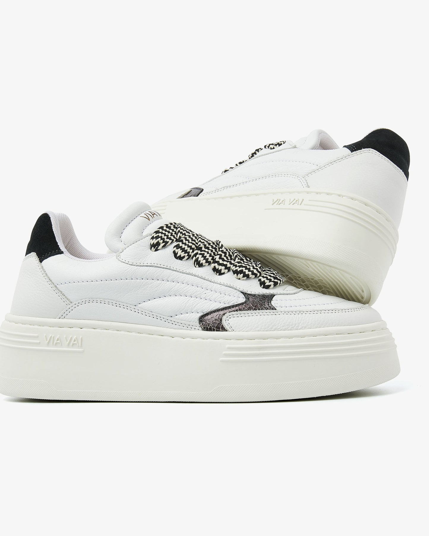 VIA VAI Isa Josie multicolor platform sneakers dames – detail van materiaalstructuur in leer en suède