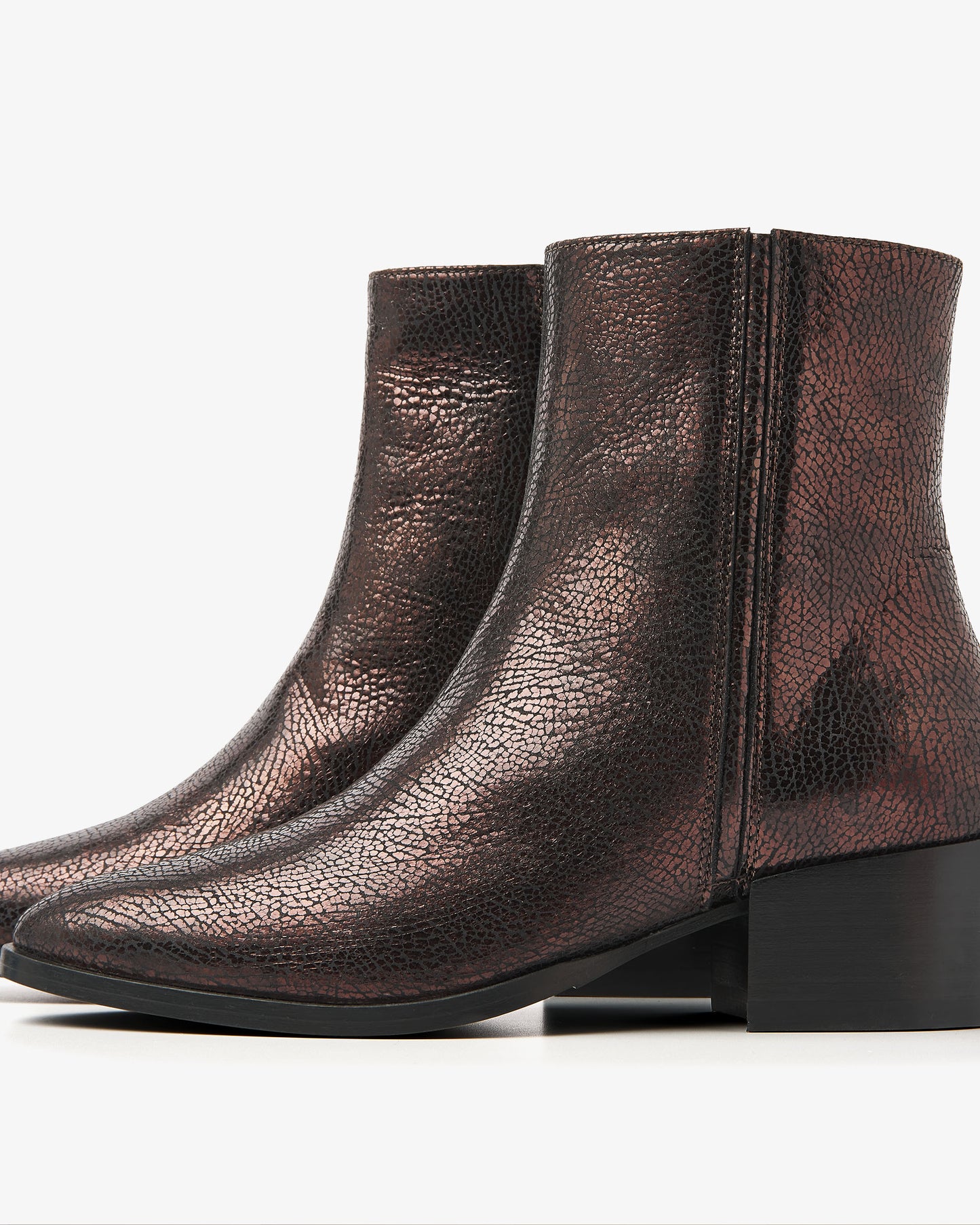 VIA VAI Rose Baker bronzen enkellaarsjes dames – detail van materiaalstructuur in leer