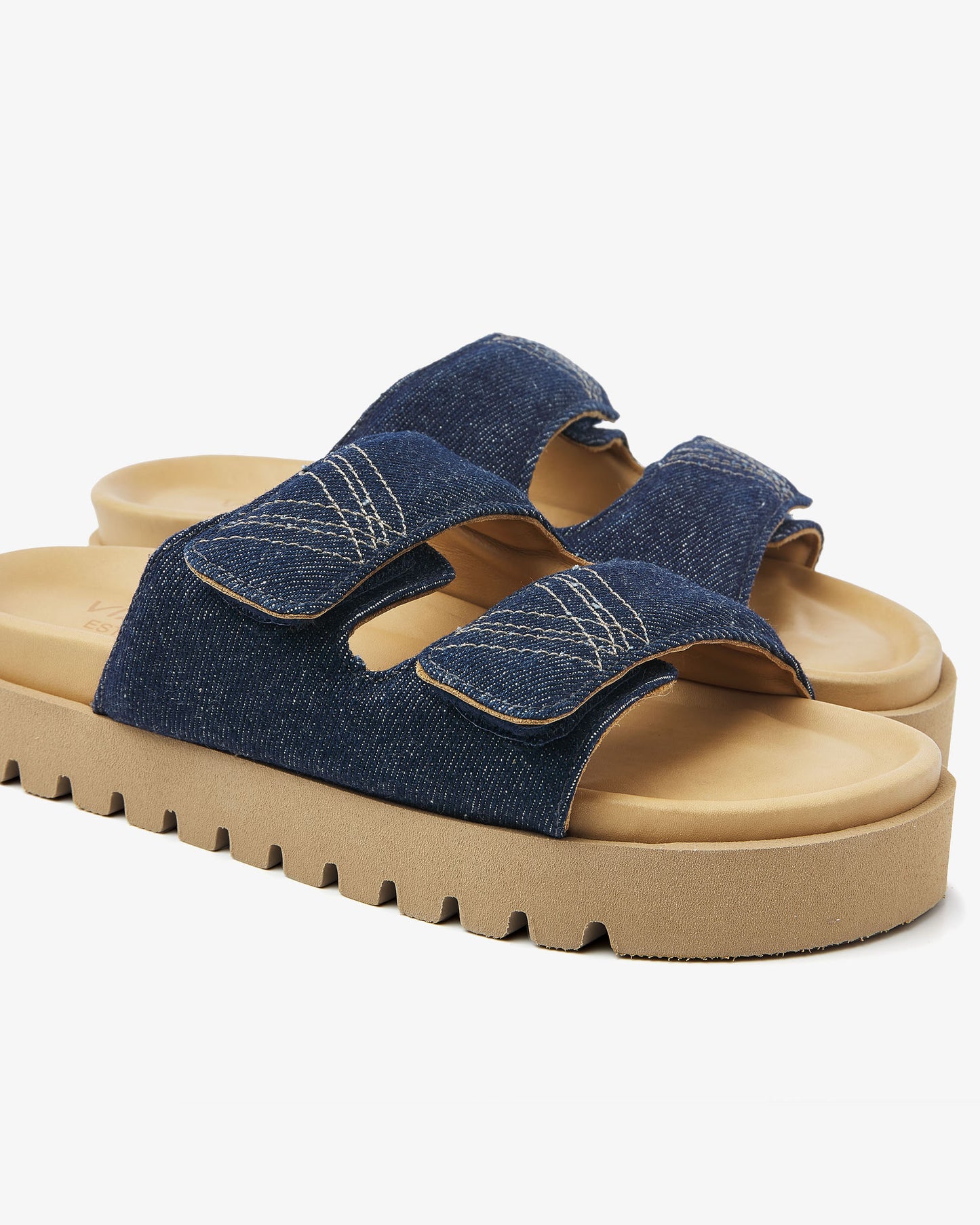 VIA VAI Rae Lidia denim slippers dames – detail van stiksels in denim