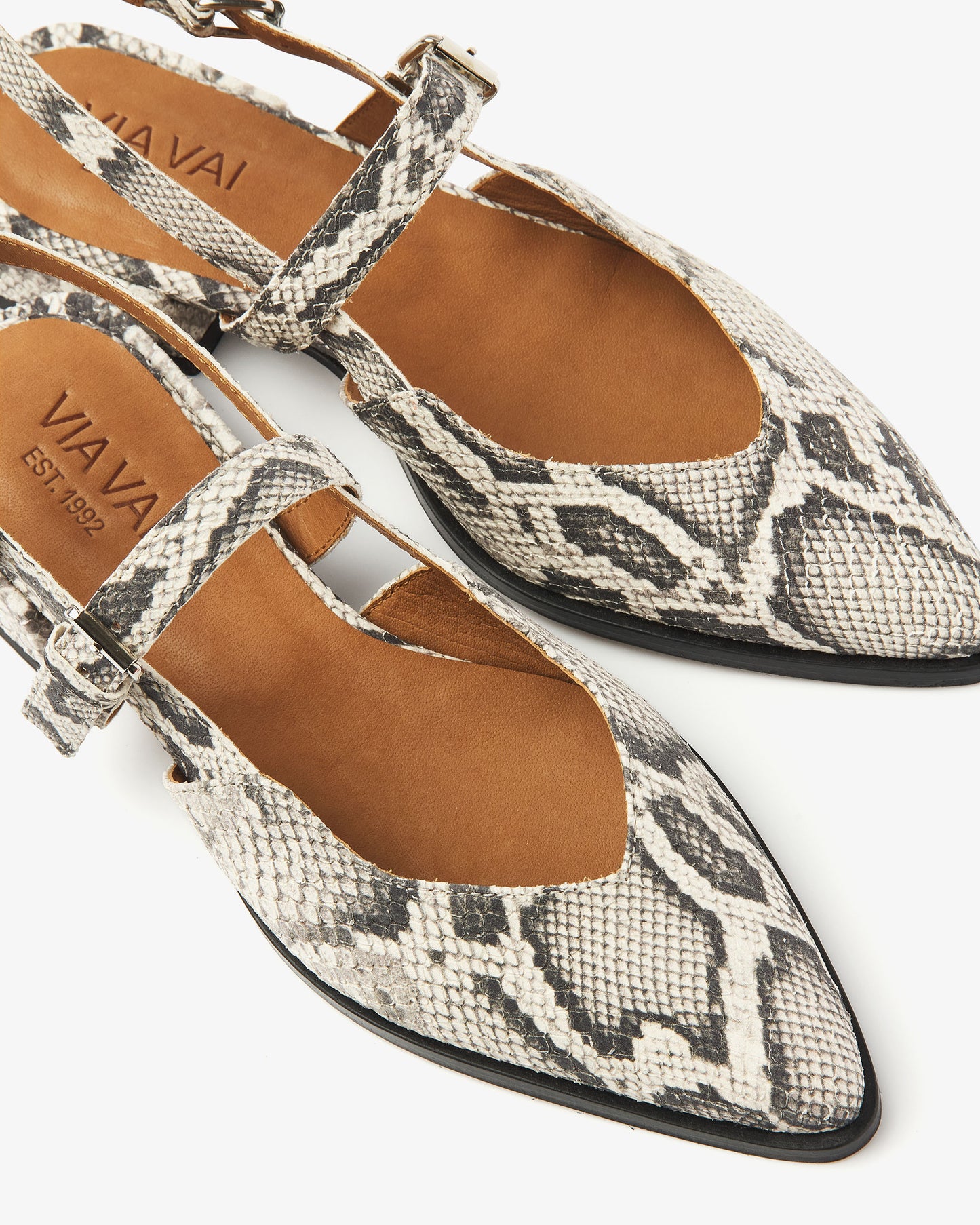 VIA VAI Jazz Valerie slangenprint slingbacks dames – detail van materiaalstructuur in leer