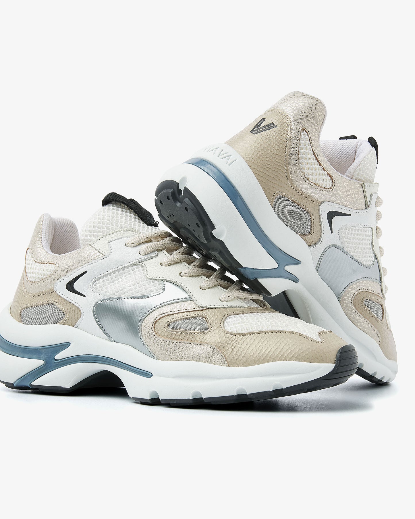 VIA VAI Vesper Due beige chunky sneakers dames – detail van metallic details in leer en mesh