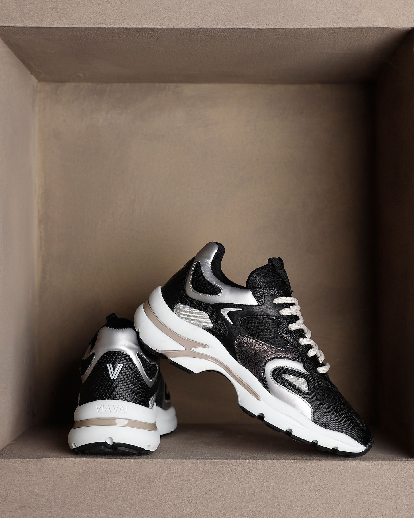 VIA VAI Vesper Due zwarte chunky sneakers dames