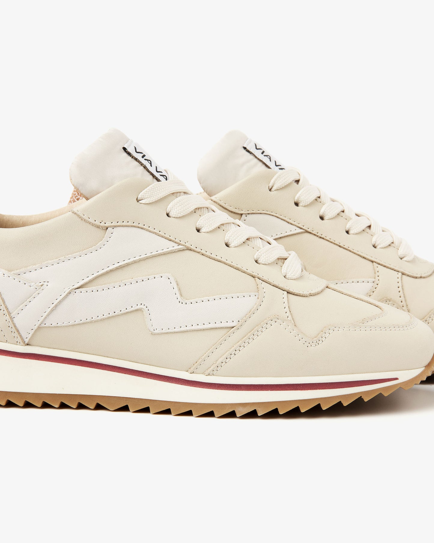 VIA VAI Mikki Alex beige sneakers dames – detail van logodetail in leer en suède
