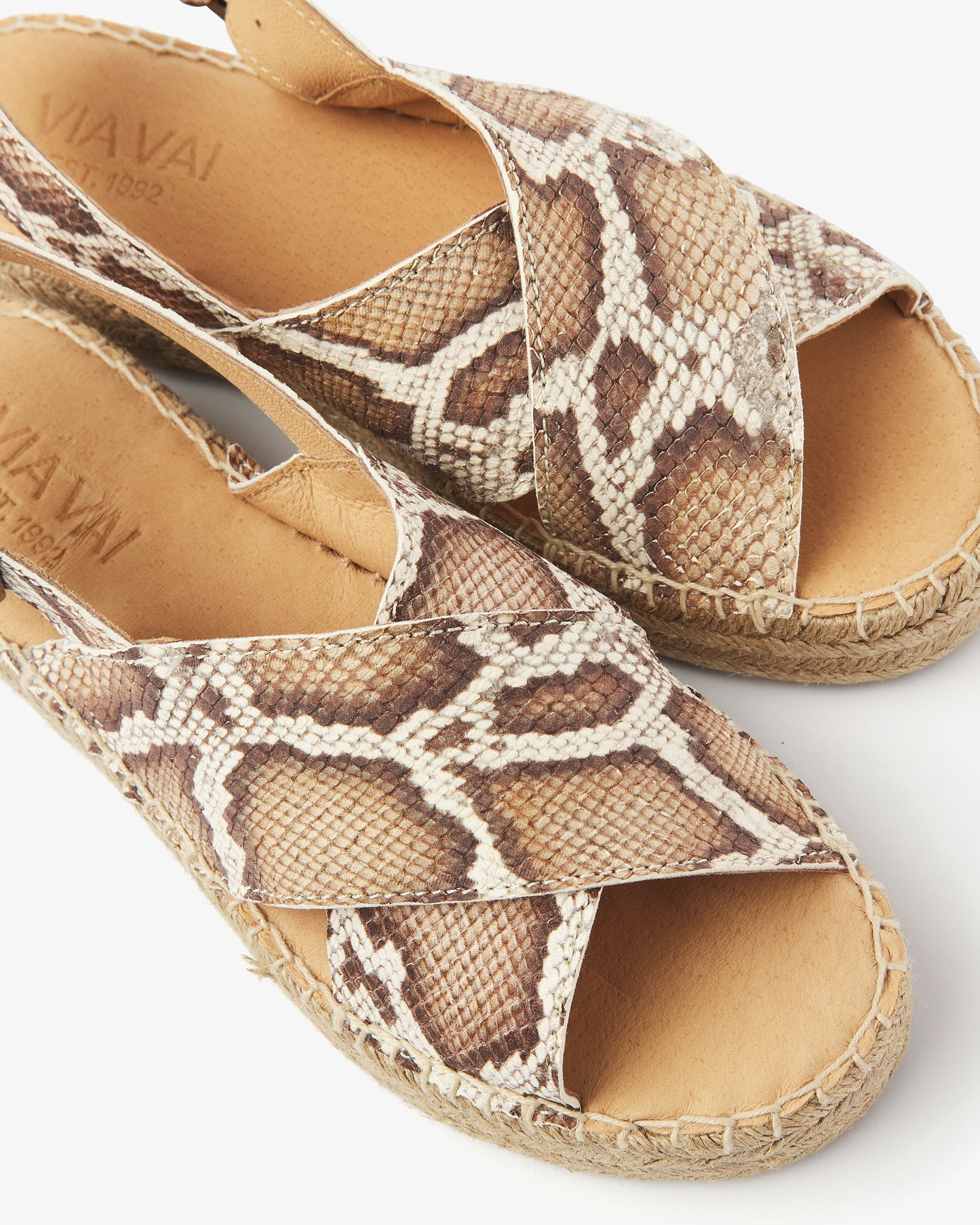 Detailfoto van VIA VAI leren slangenprint espadrilles Mondi Isabella dames.