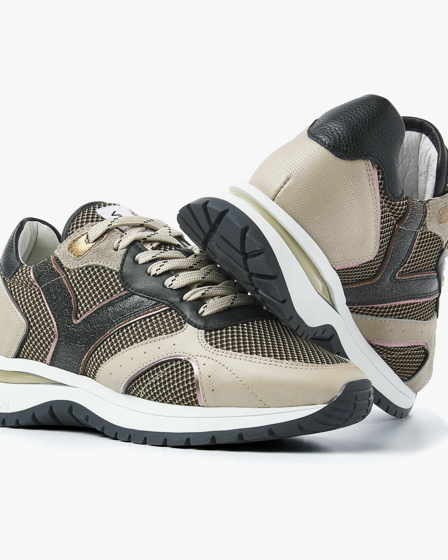 VIA VAI Usher Elliot multicolor sneakers dames – detail van metallic details in leer en suède