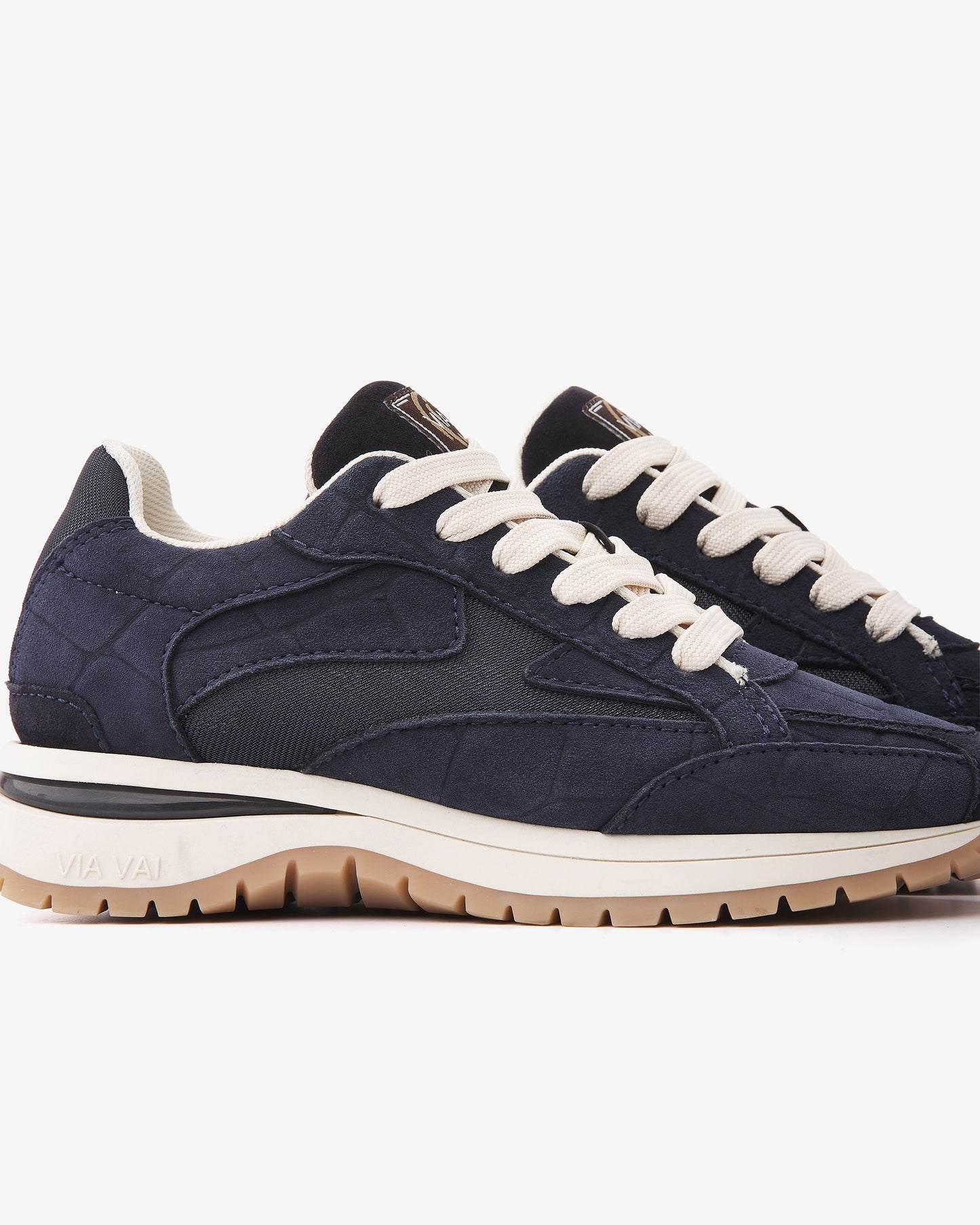 VIA VAI Usher Riggs blauwe sneakers dames – detail van materiaalstructuur in suède en mesh