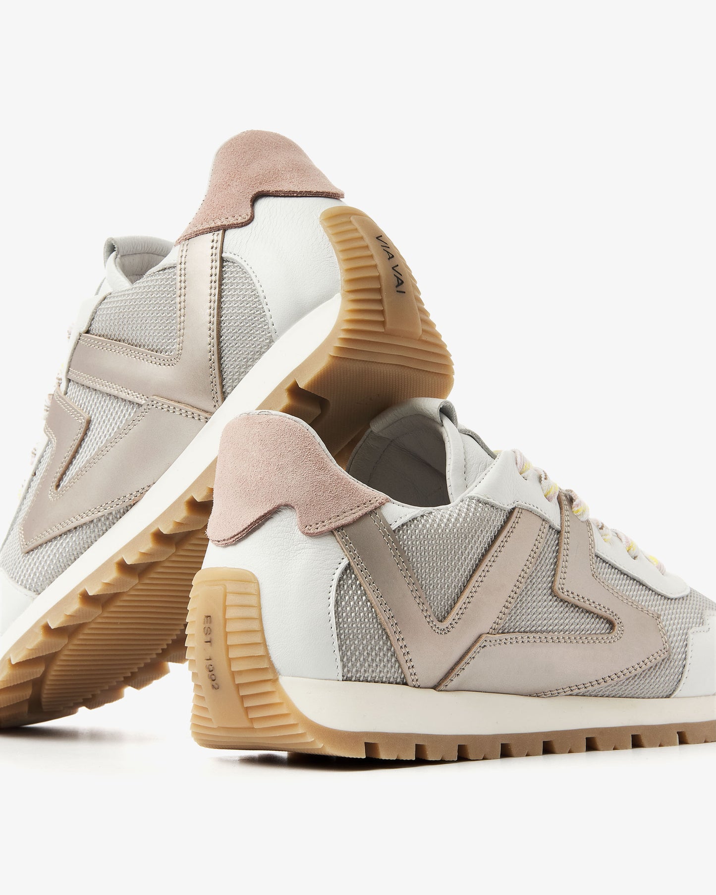 Detailfoto van meerkleurige VIA VAI dames sneakers Scott Kenzie.