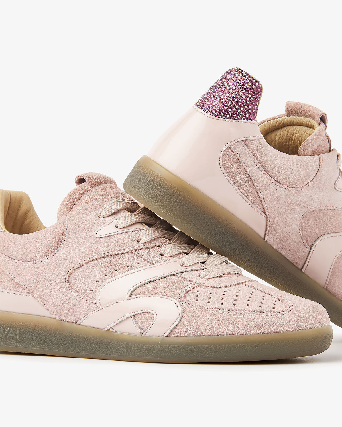 VIA VAI Nilla Macy roze sneakers dames – detail van perforaties in lakleer en leer