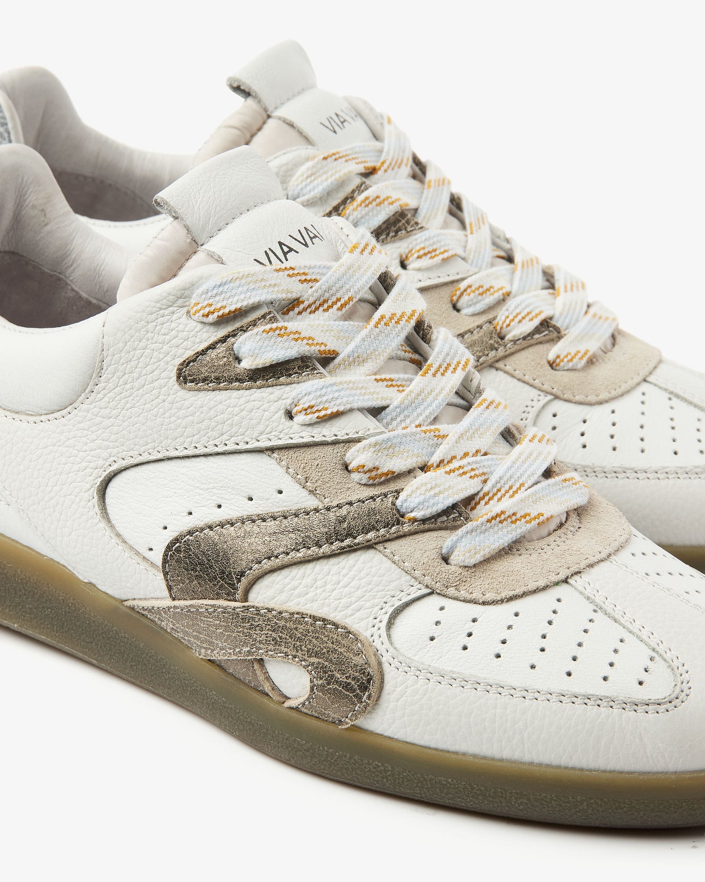 Witte leren VIA VAI dames sneakers Nilla Macy, detailfoto.