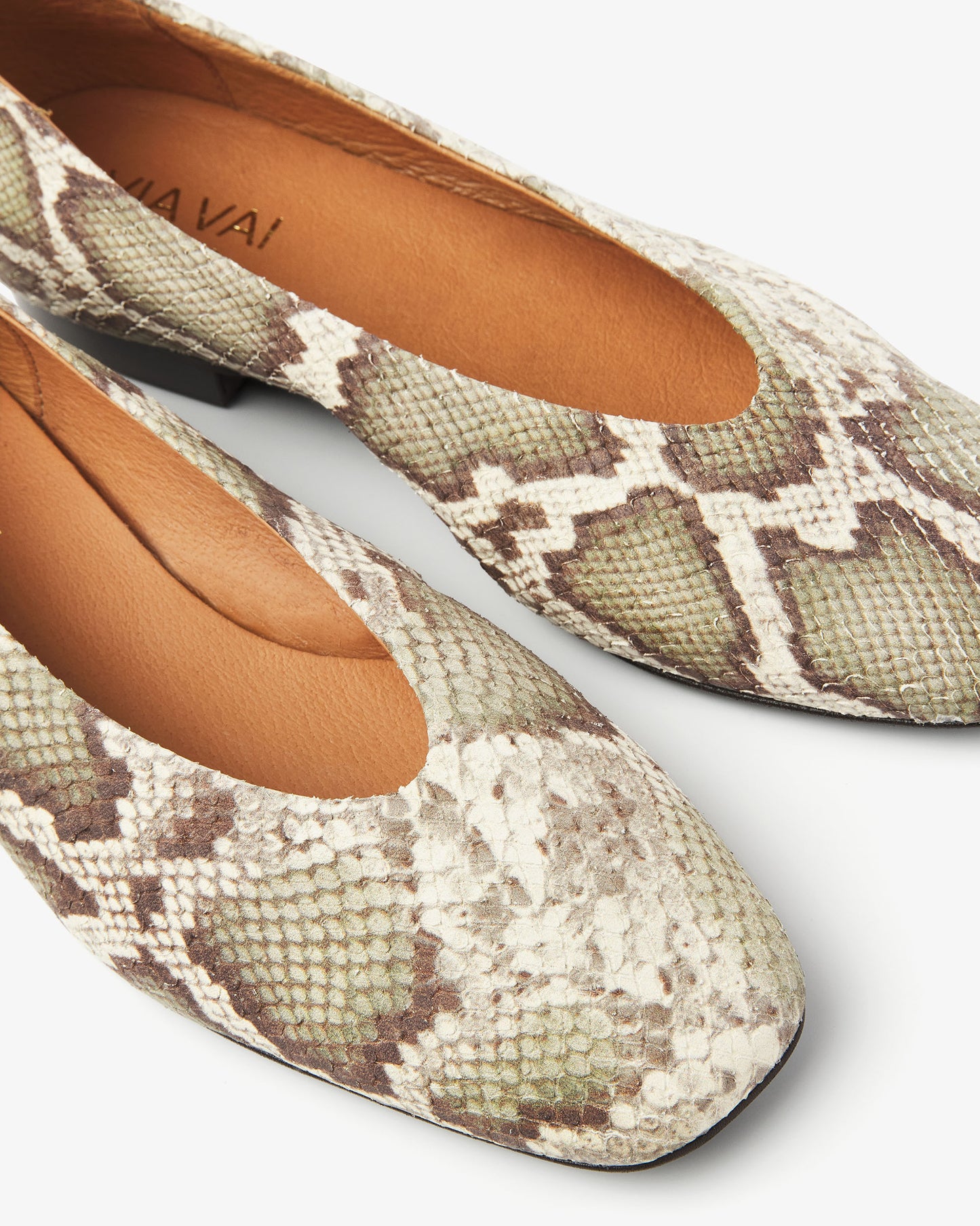 VIA VAI slangenprint leren dames ballerina's Lou Emmy, detailfoto.