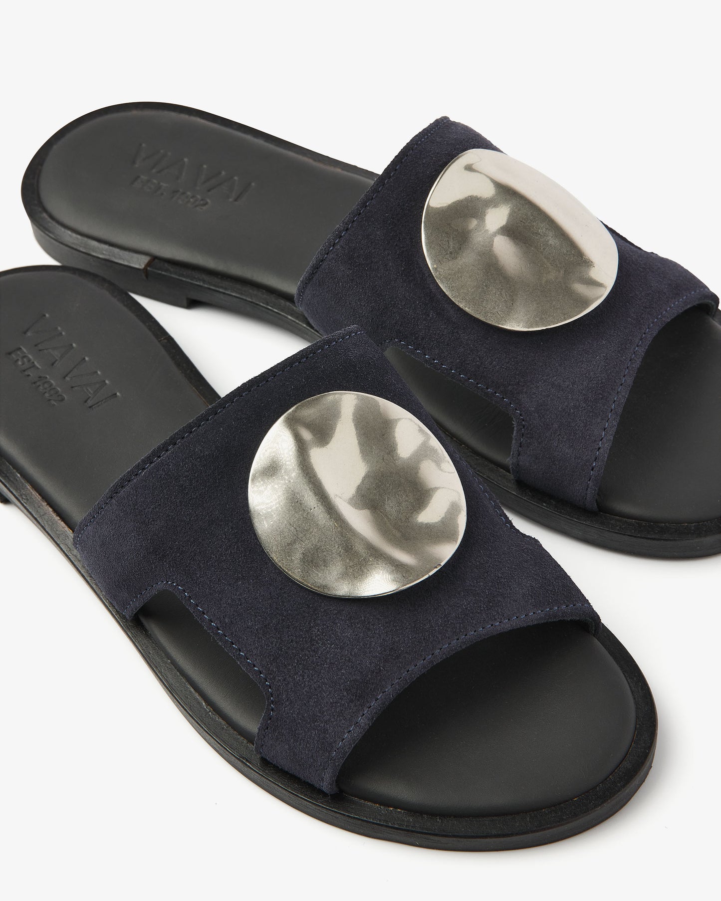 VIA VAI Vita Avi blauwe suède dames slippers, detailfoto.