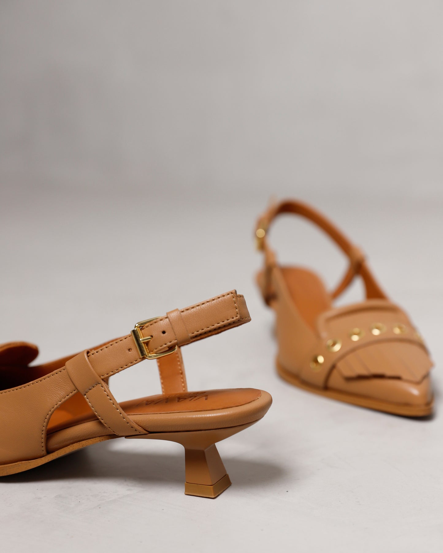 Leren bruine VIA VAI dames slingbacks Lea Katie, detailfoto van achterkant.