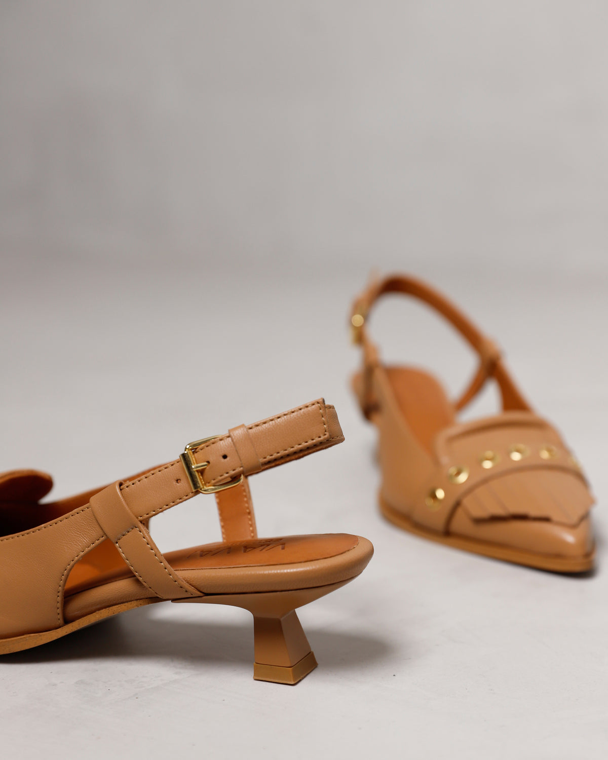 Leren bruine VIA VAI dames slingbacks Lea Katie, detailfoto van achterkant.