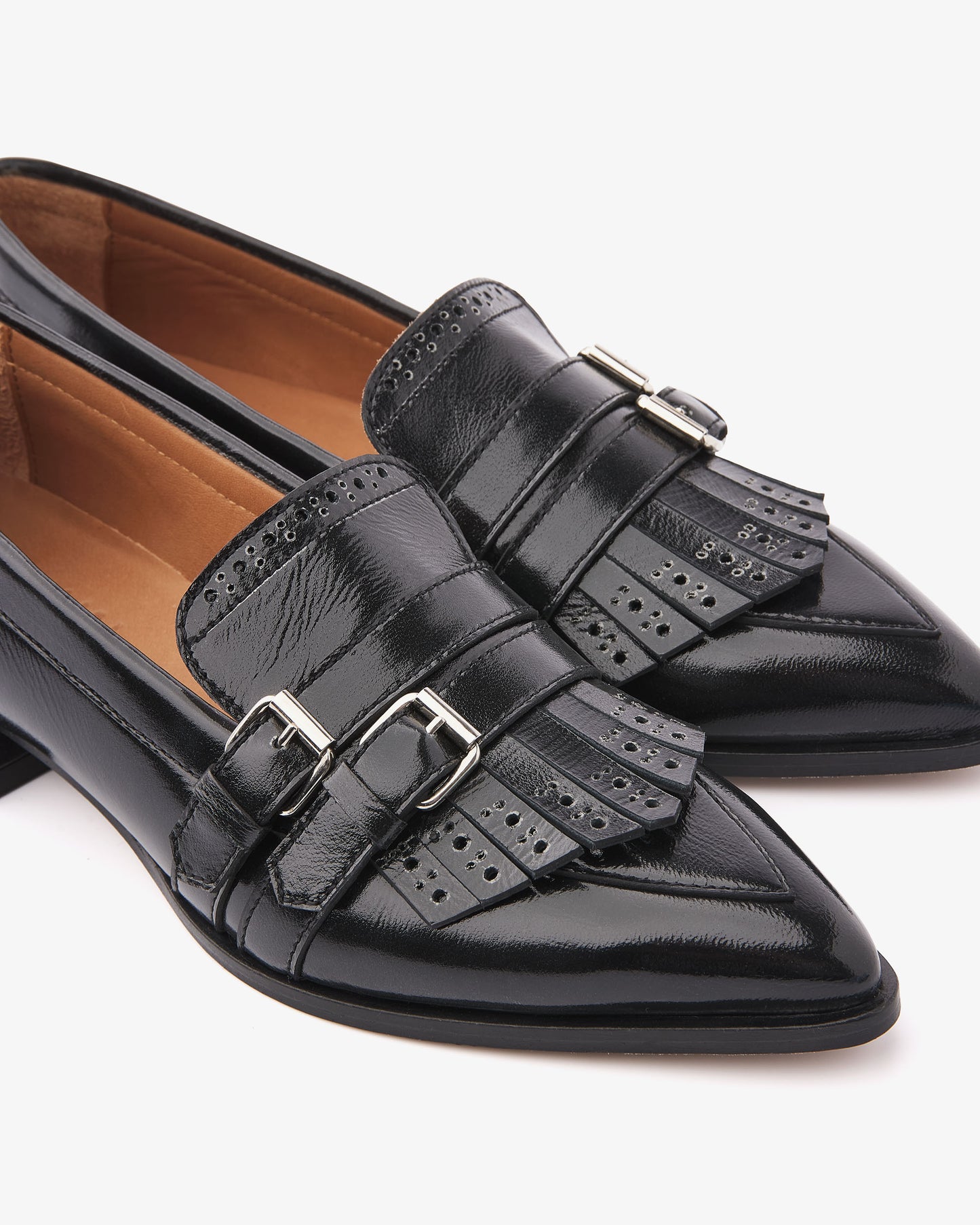 VIA VAI Jazz Lucy zwarte loafers dames – detail van materiaalstructuur in lakleer en leer