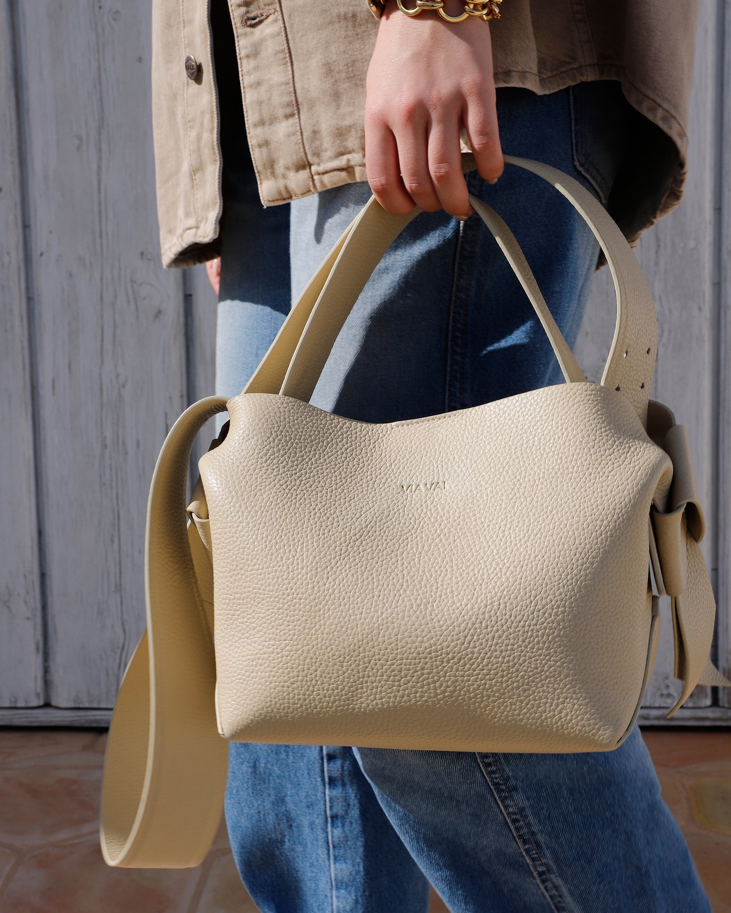 Beige leren VIA VAI dames schoudertas Nodo Fabi, detailfoto.