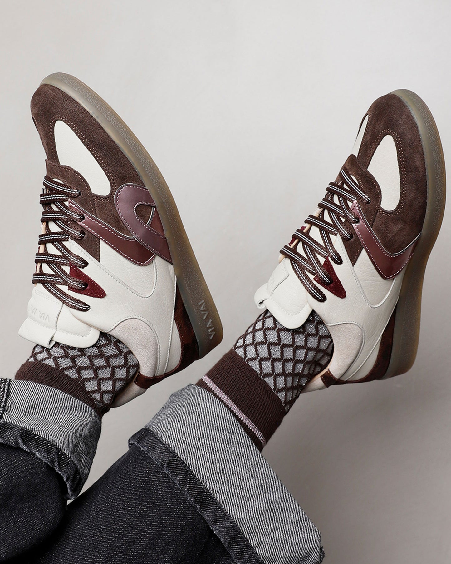 VIA VAI Laces