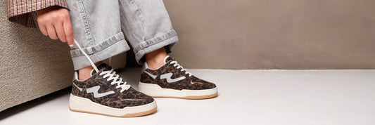 Welke sneakers zijn in de mode dit najaar?