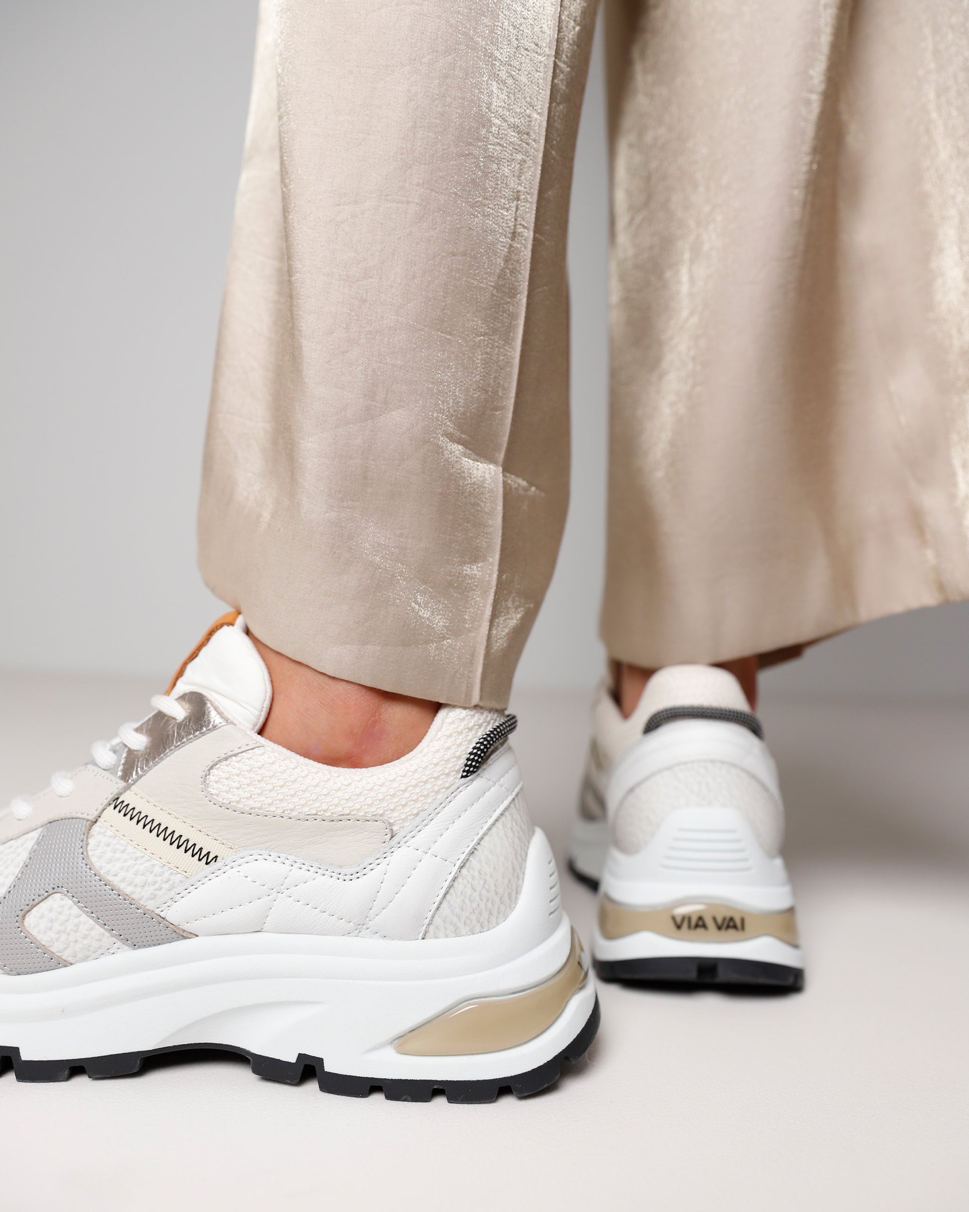 Liz Finley witte sneakers VIA VAI® – VIA VAI