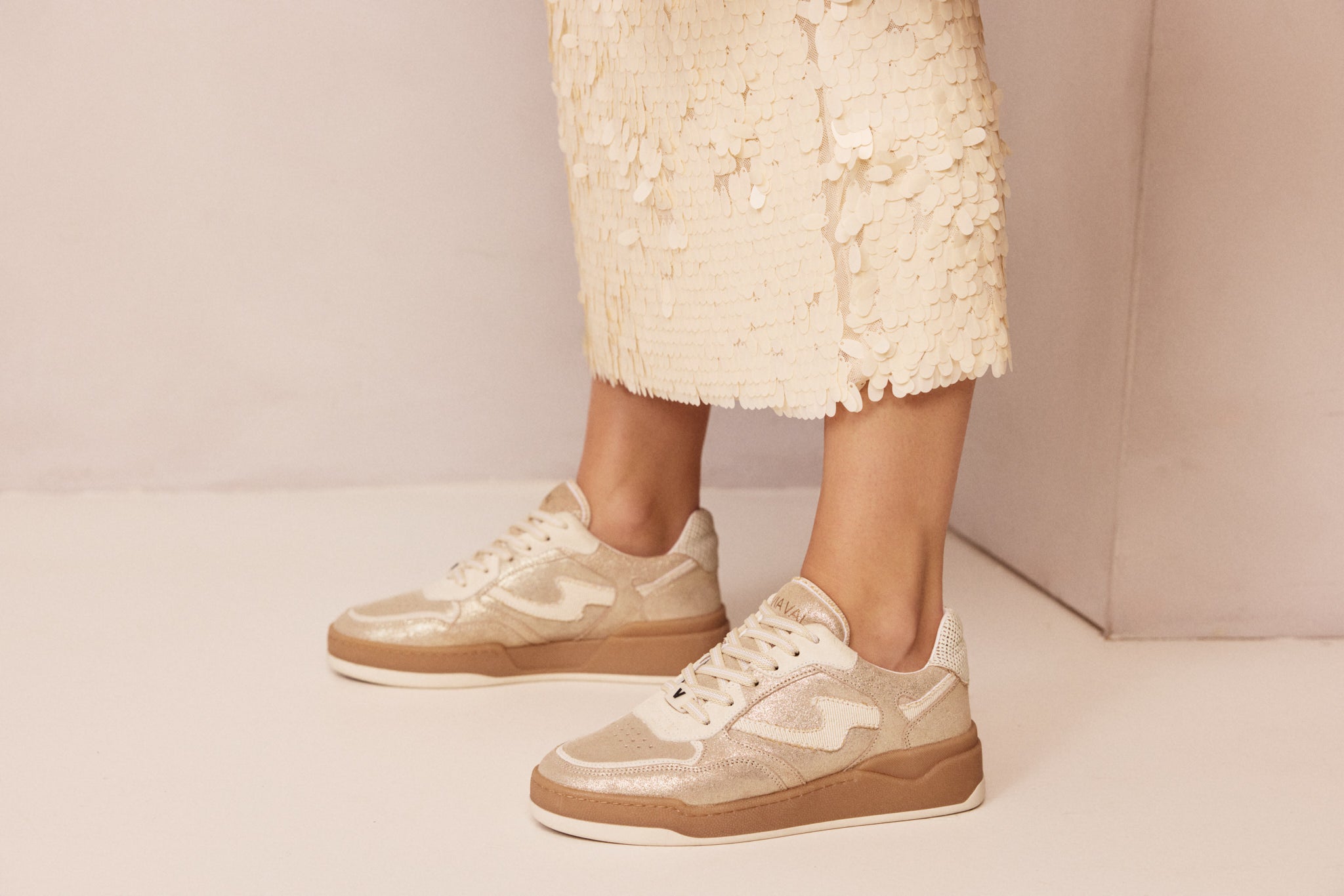 Sam Levi | VIA VAI witte sneakers | VIA VAI®