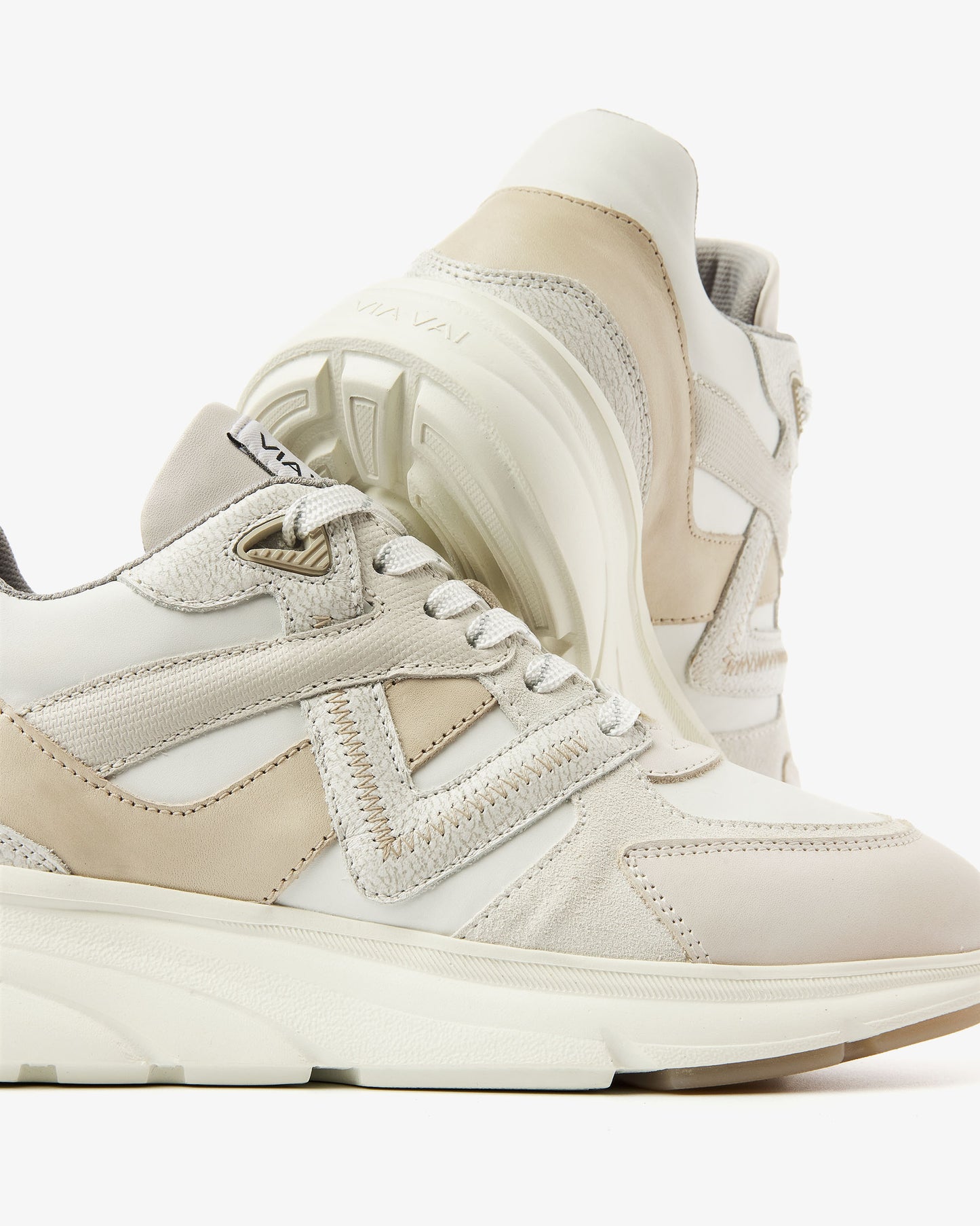 Beige leren VIA VAI dames sneaker Vic Kyro, detailfoto.