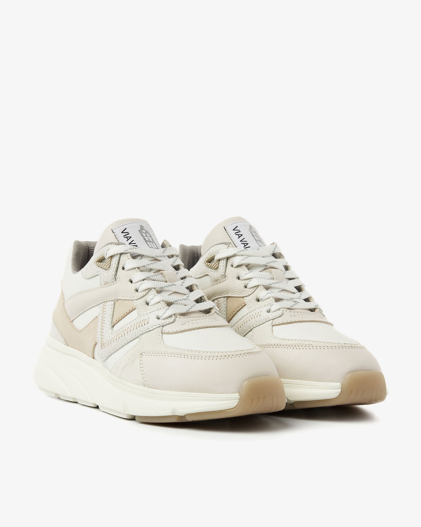 Beige leren VIA VAI dames sneaker Vic Kyro, vooraanzicht.