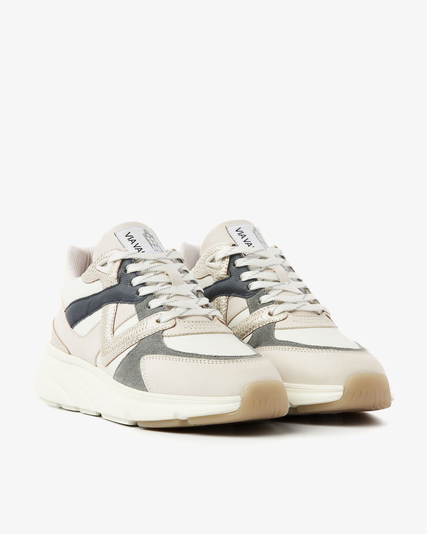 Leren VIA VAI dames sneaker beige, grijs en donkerblauw Vic Kyro, vooraanzicht.