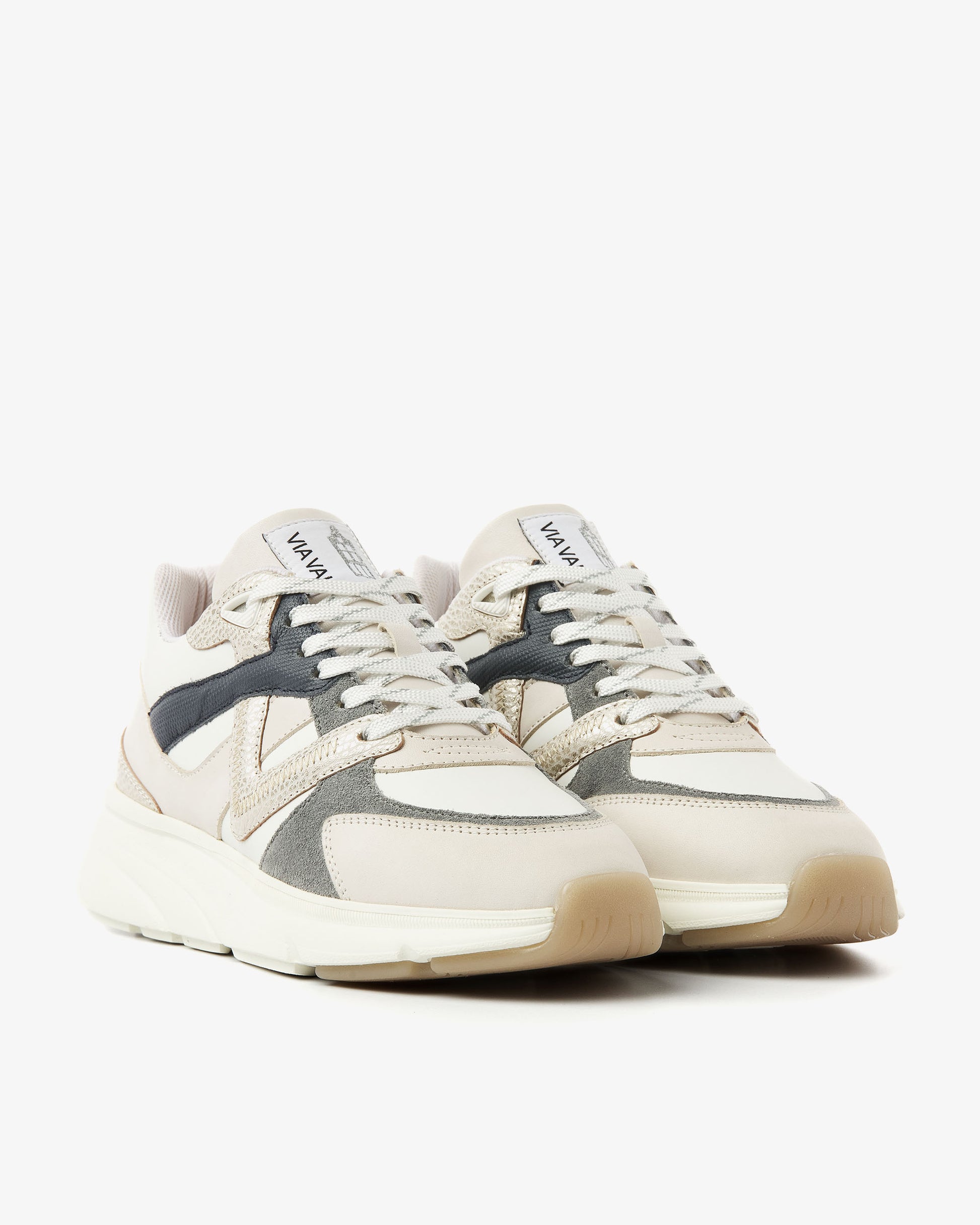 Leren VIA VAI dames sneaker beige, grijs en donkerblauw Vic Kyro, vooraanzicht.