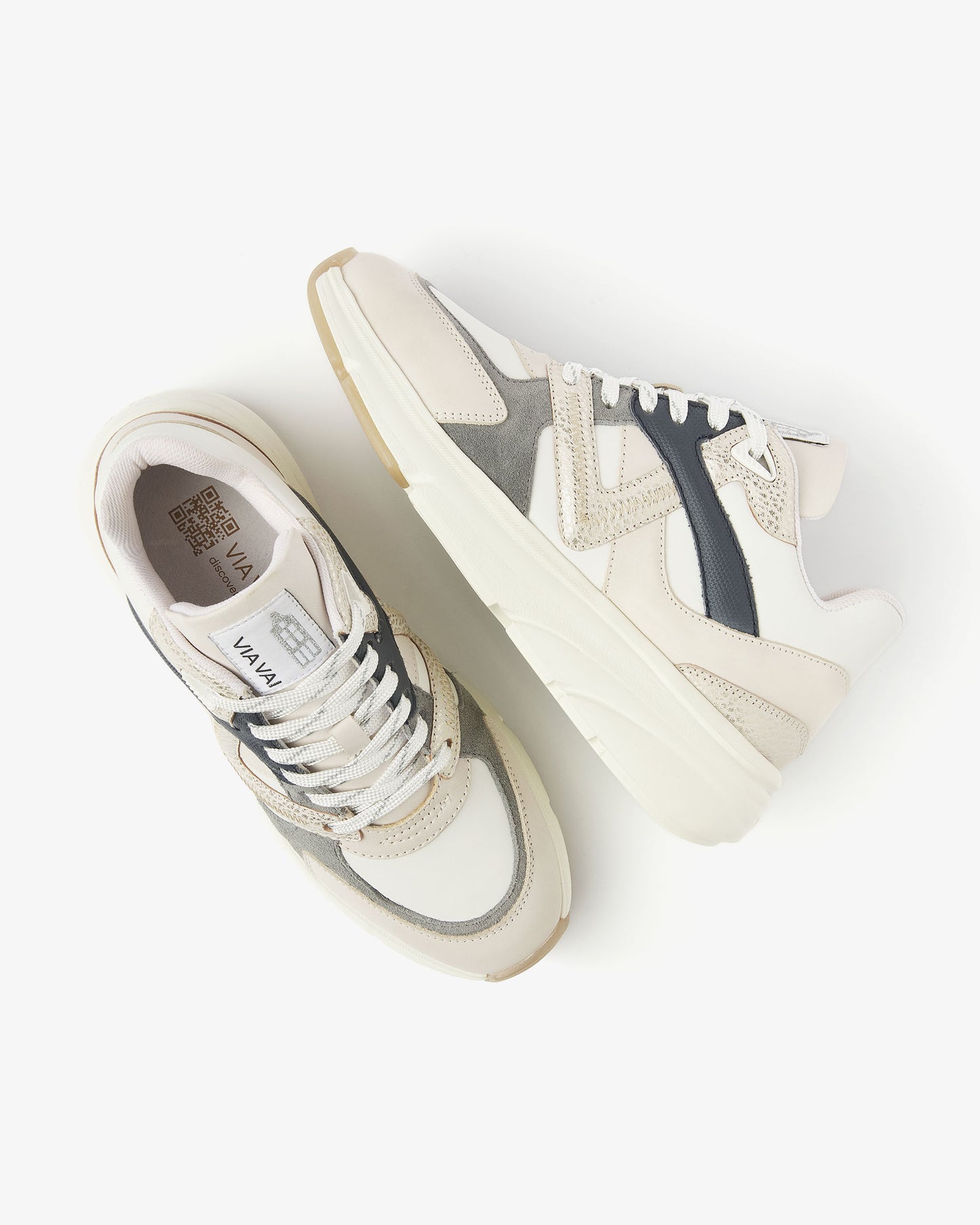 Leren VIA VAI dames sneaker beige, grijs en donkerblauw Vic Kyro, bovenaanzicht.