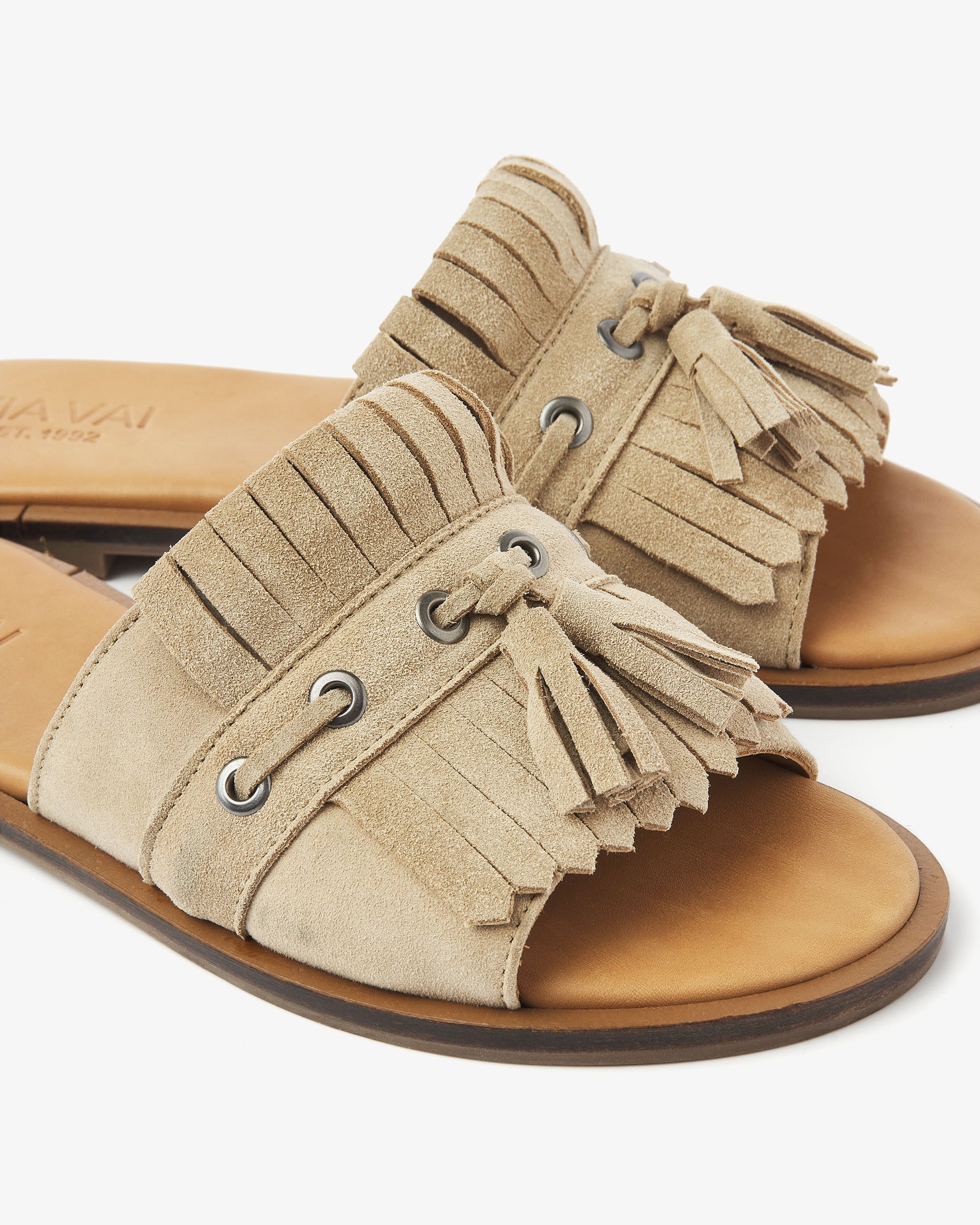 Detailfoto van beige suède VIA VAI dames slippers Vita Eva.