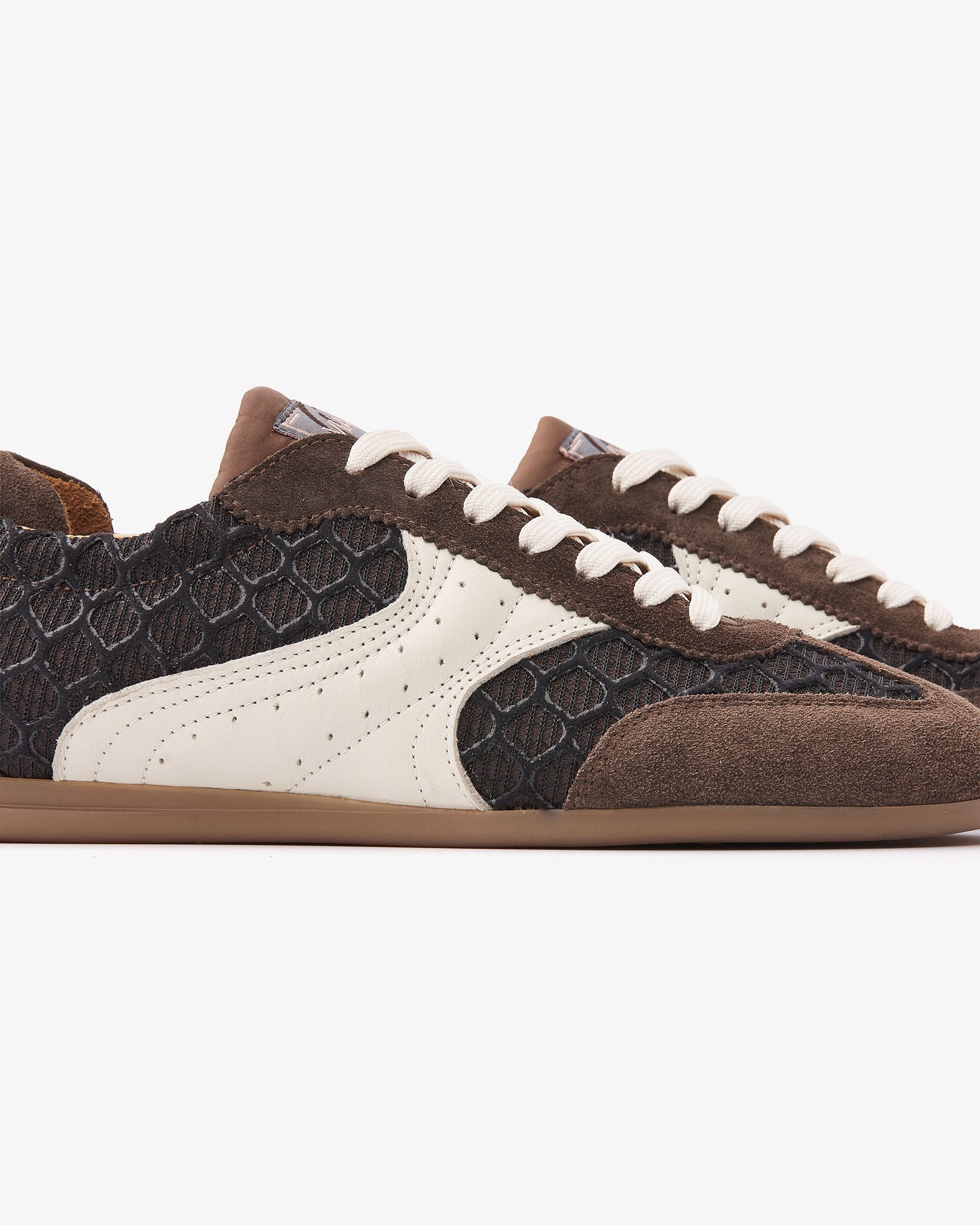 VIA VAI June Haylee bruine sneakers dames – detail van materiaalstructuur in leer en suède