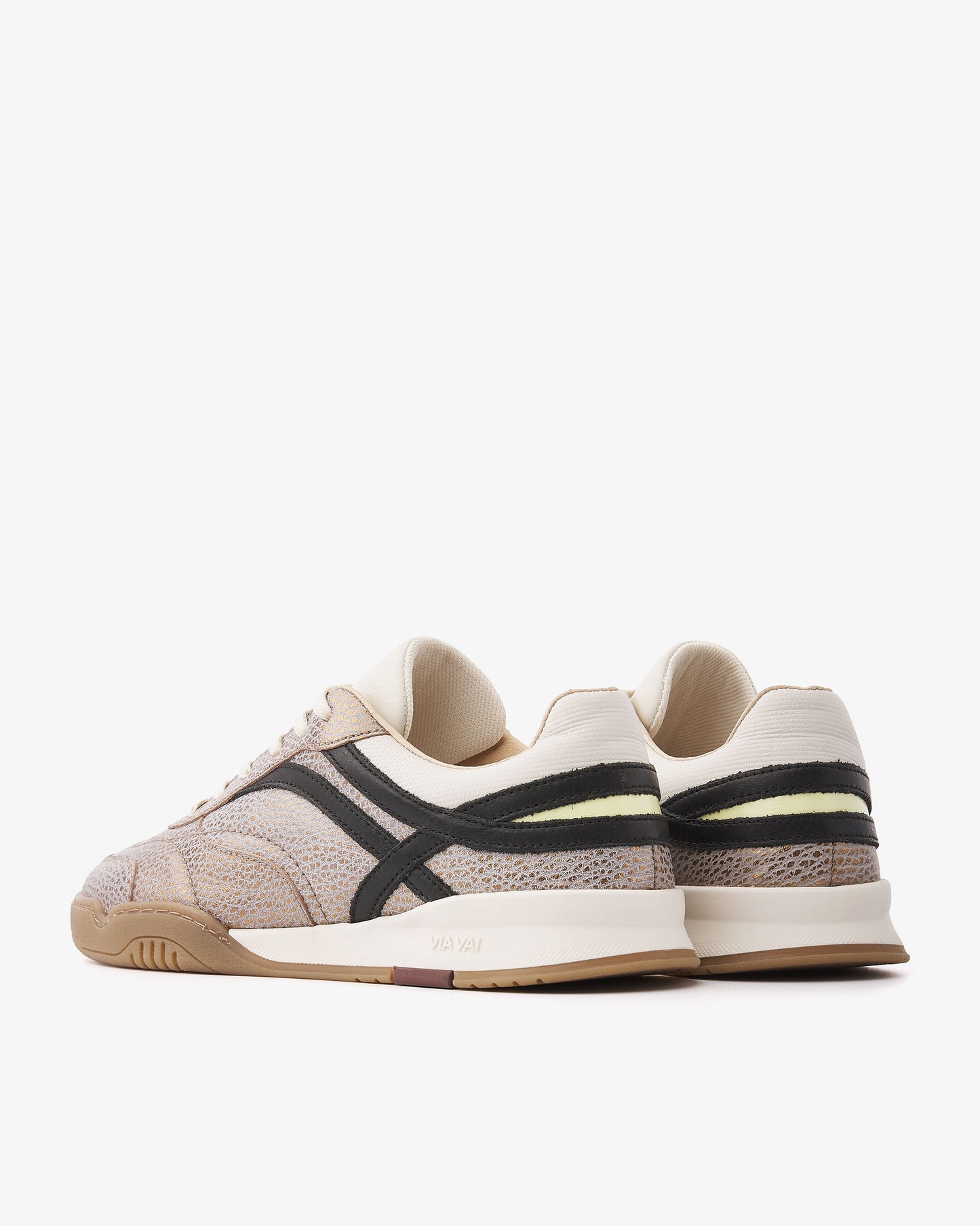 VIA VAI Kris Sky metallic sneakers dames – achteraanzicht met logodetail op de hiel