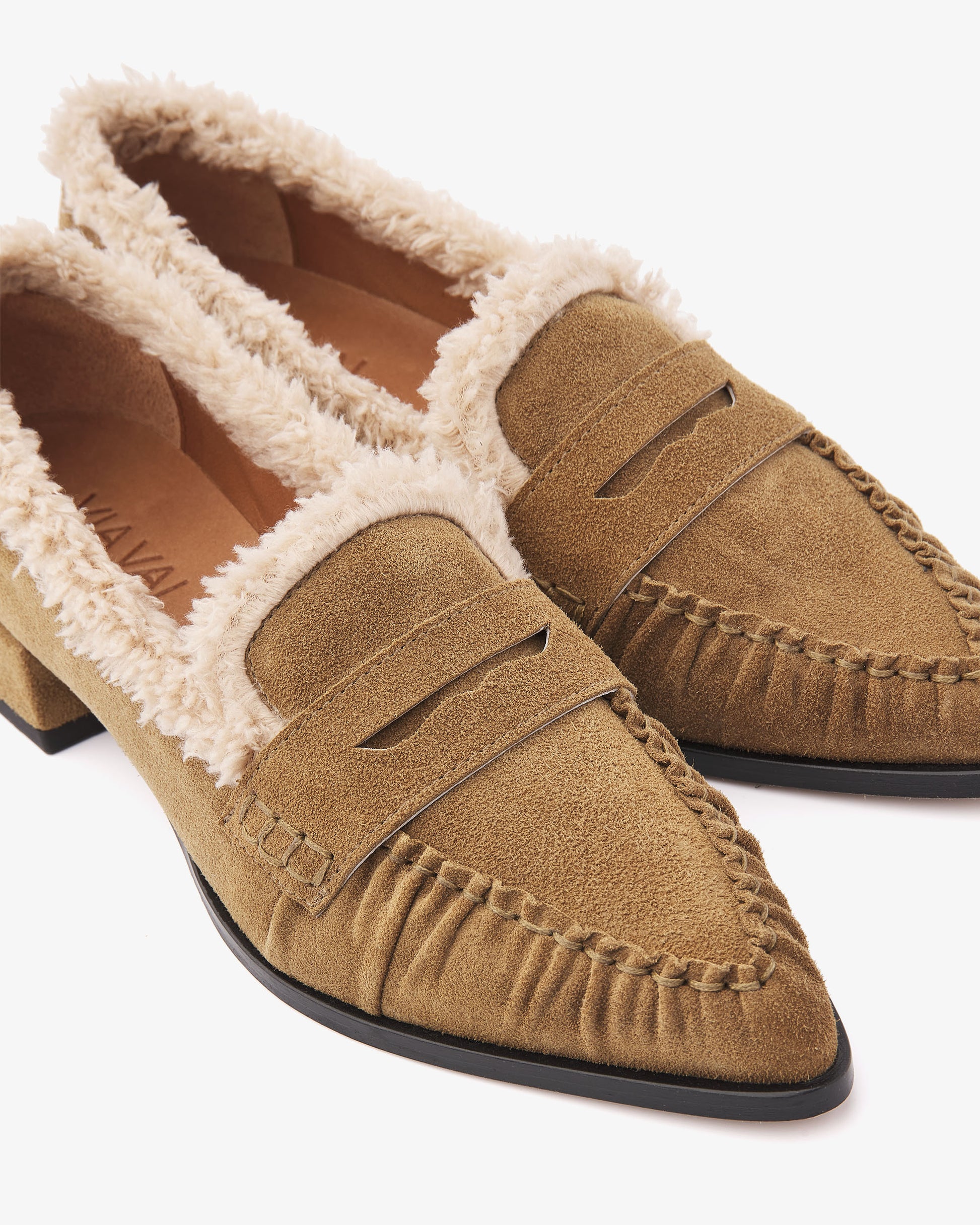 VIA VAI Jazz Vica loafers dames – detail van materiaalstructuur in leer en suède