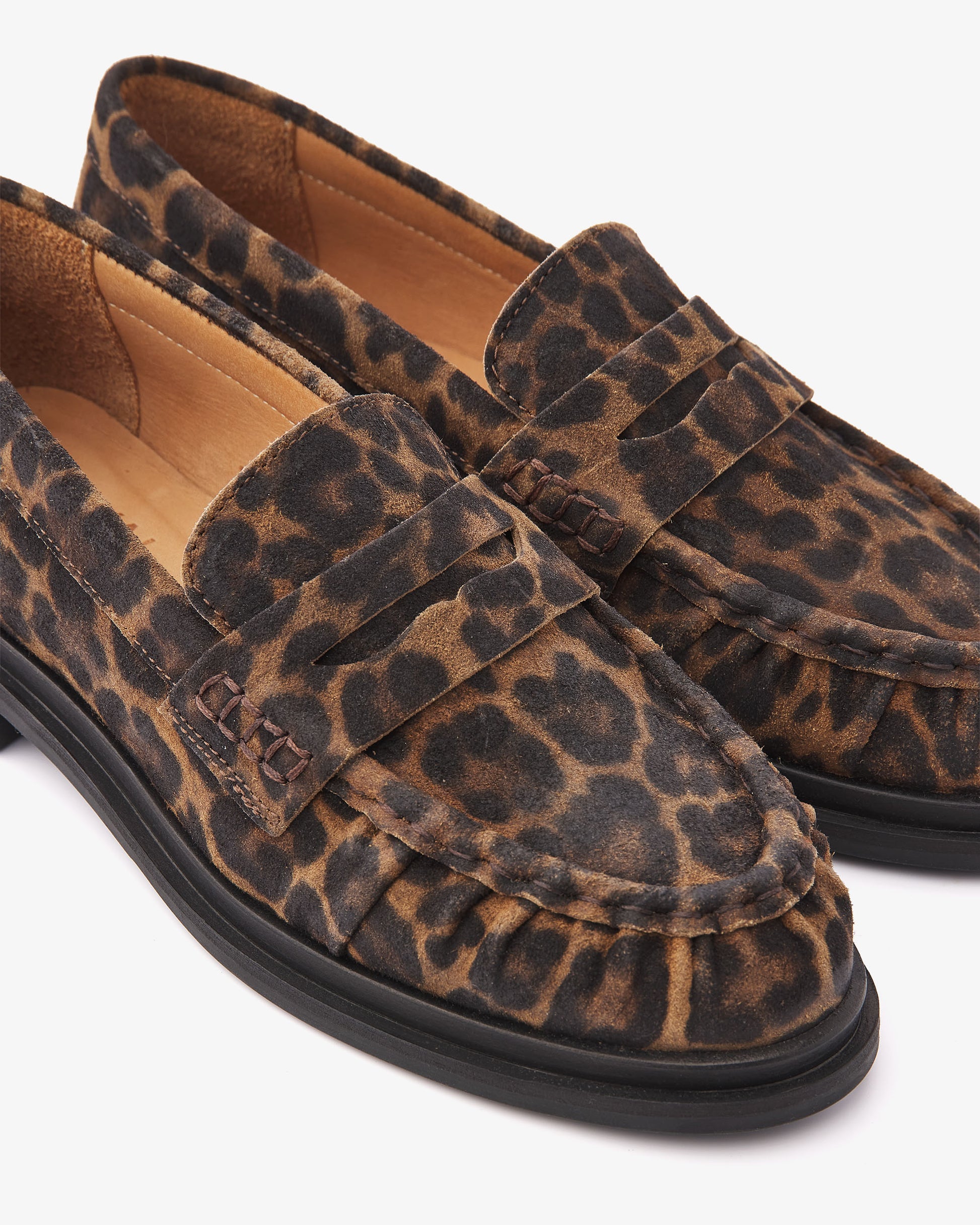 VIA VAI Fae Sarah leopardprint loafers dames – detail van materiaalstructuur in leer en suède
