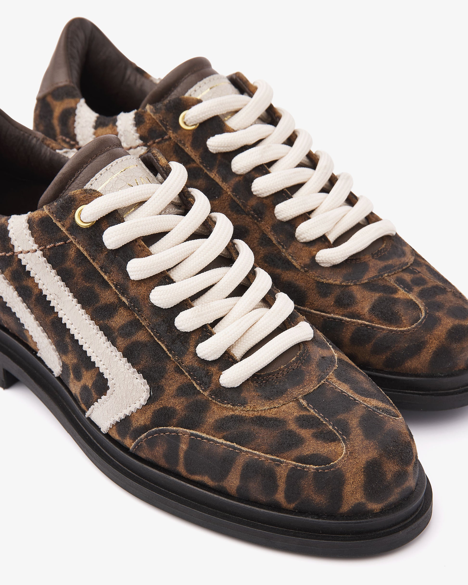VIA VAI Fae Lois leopardprint dames – detail van materiaalstructuur in leer en suède
