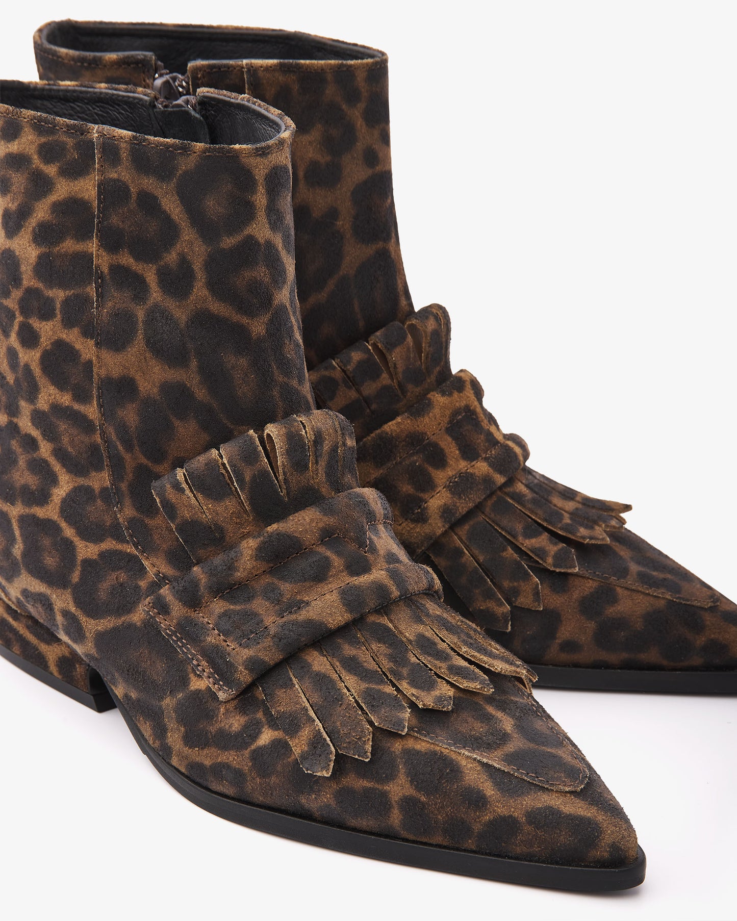 VIA VAI Vive Evie leopardprint enkellaarsjes dames – detail van materiaalstructuur in leer en suède