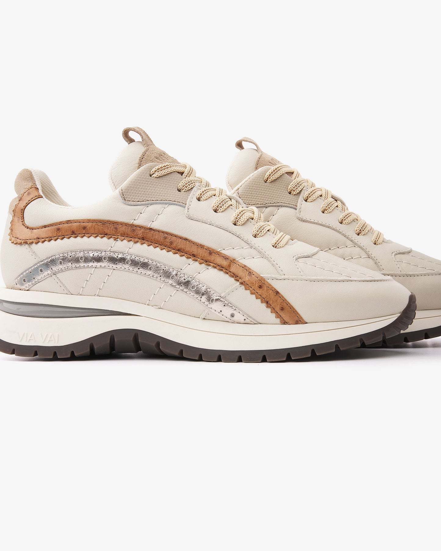 VIA VAI Usher Lott beige sneakers dames – detail van stiksels in leer en suède