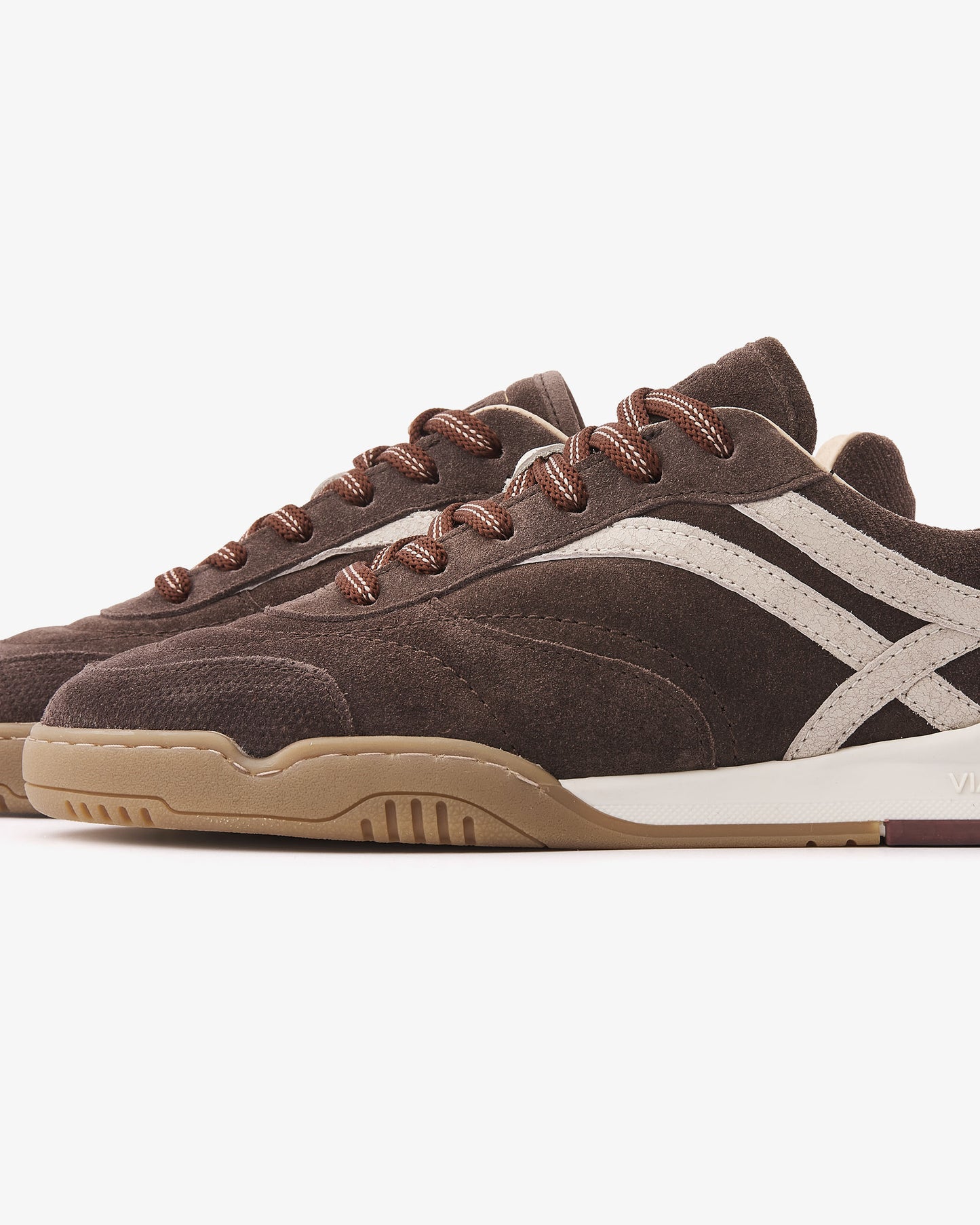 VIA VAI Kris Dante bruine sneakers dames – detail van materiaalstructuur in leer en suède