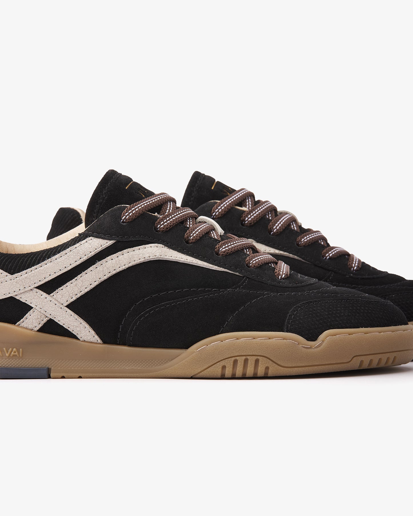 VIA VAI Kris Dante zwarte sneakers dames – detail van materiaalstructuur in leer en suède