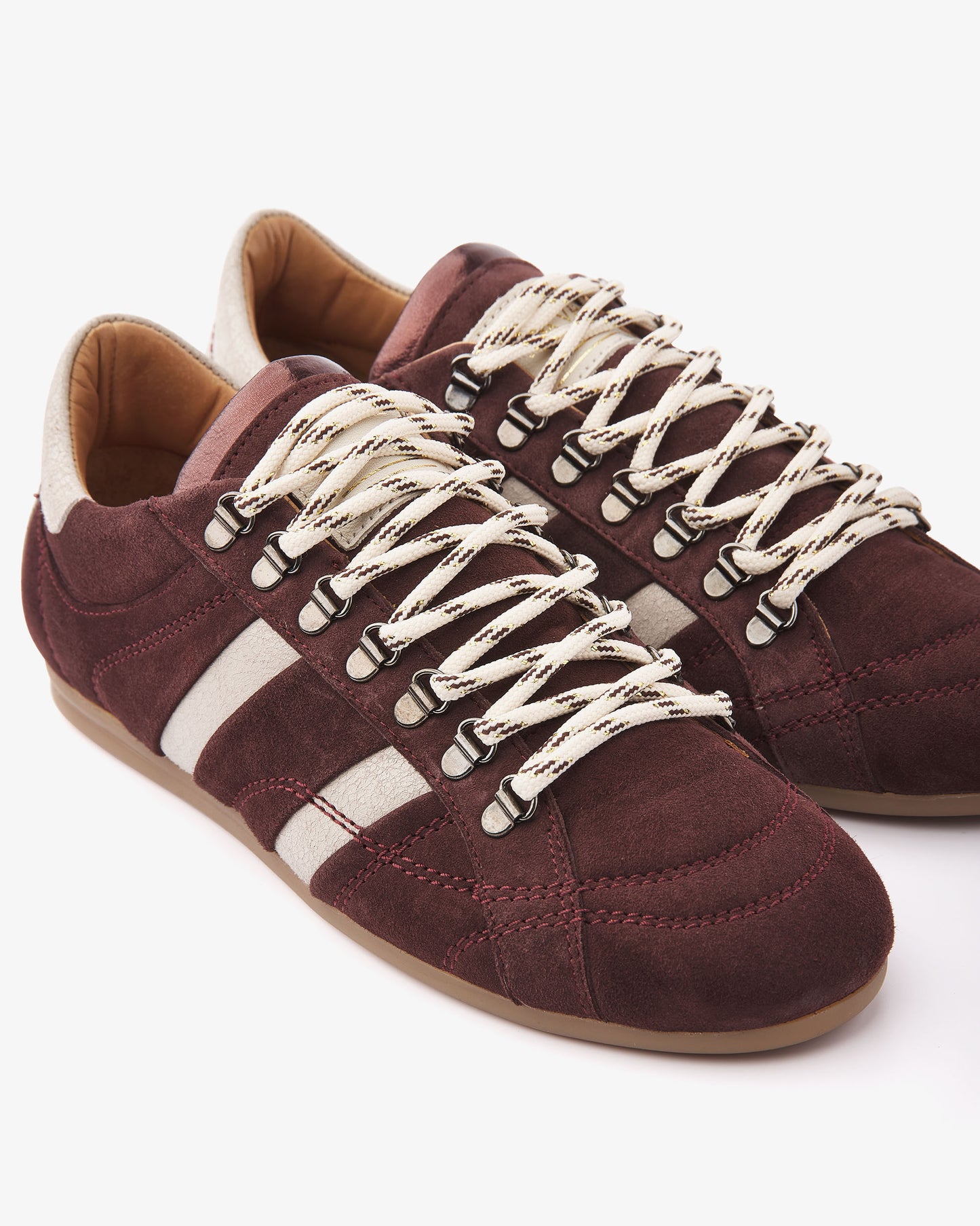 VIA VAI June Jackie bordeauxrode sneakers dames – detail van studs in leer en suède