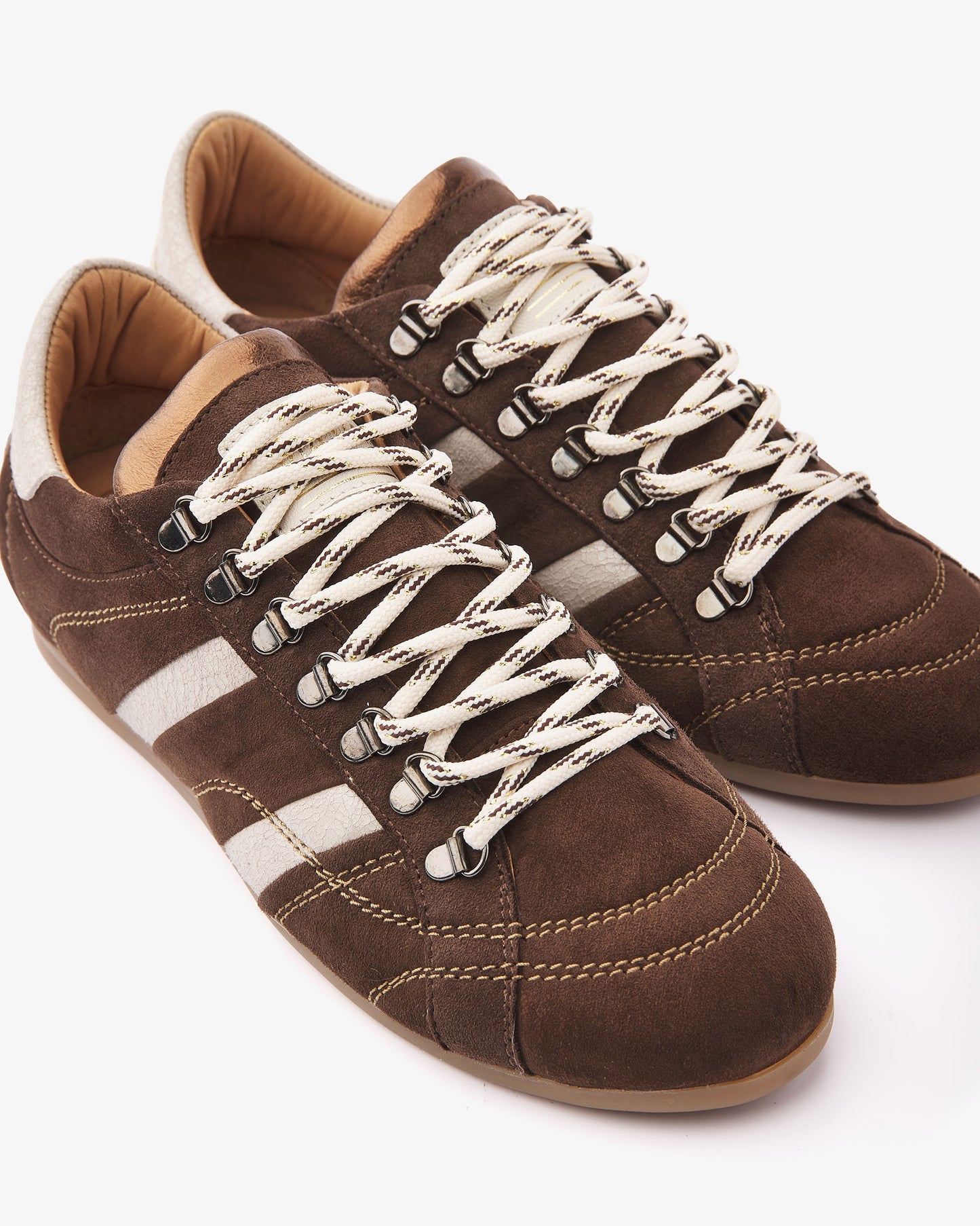 VIA VAI June Jackie bruine sneakers dames – detail van studs in leer en suède